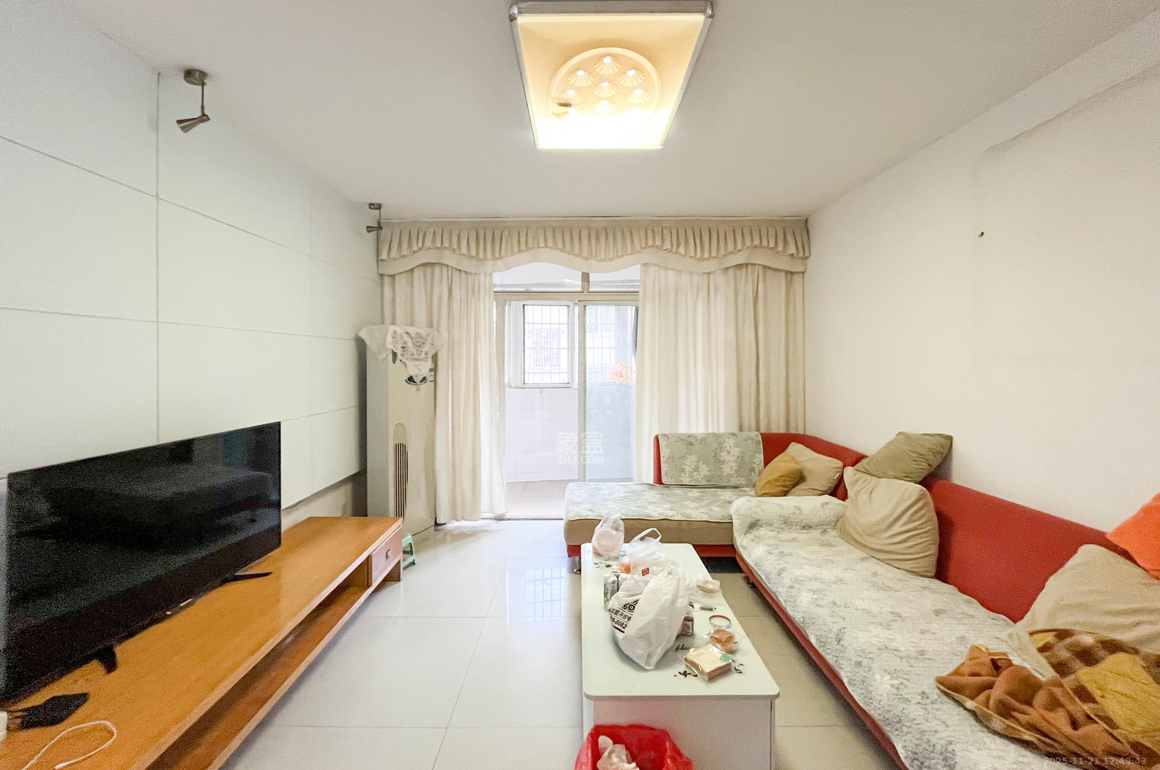 老灯泡厂宿舍(啤酒厂宿舍) 3室2厅1卫 68.0万 老灯泡厂宿舍(啤酒厂宿舍) 3室2厅1卫 68.0万客厅