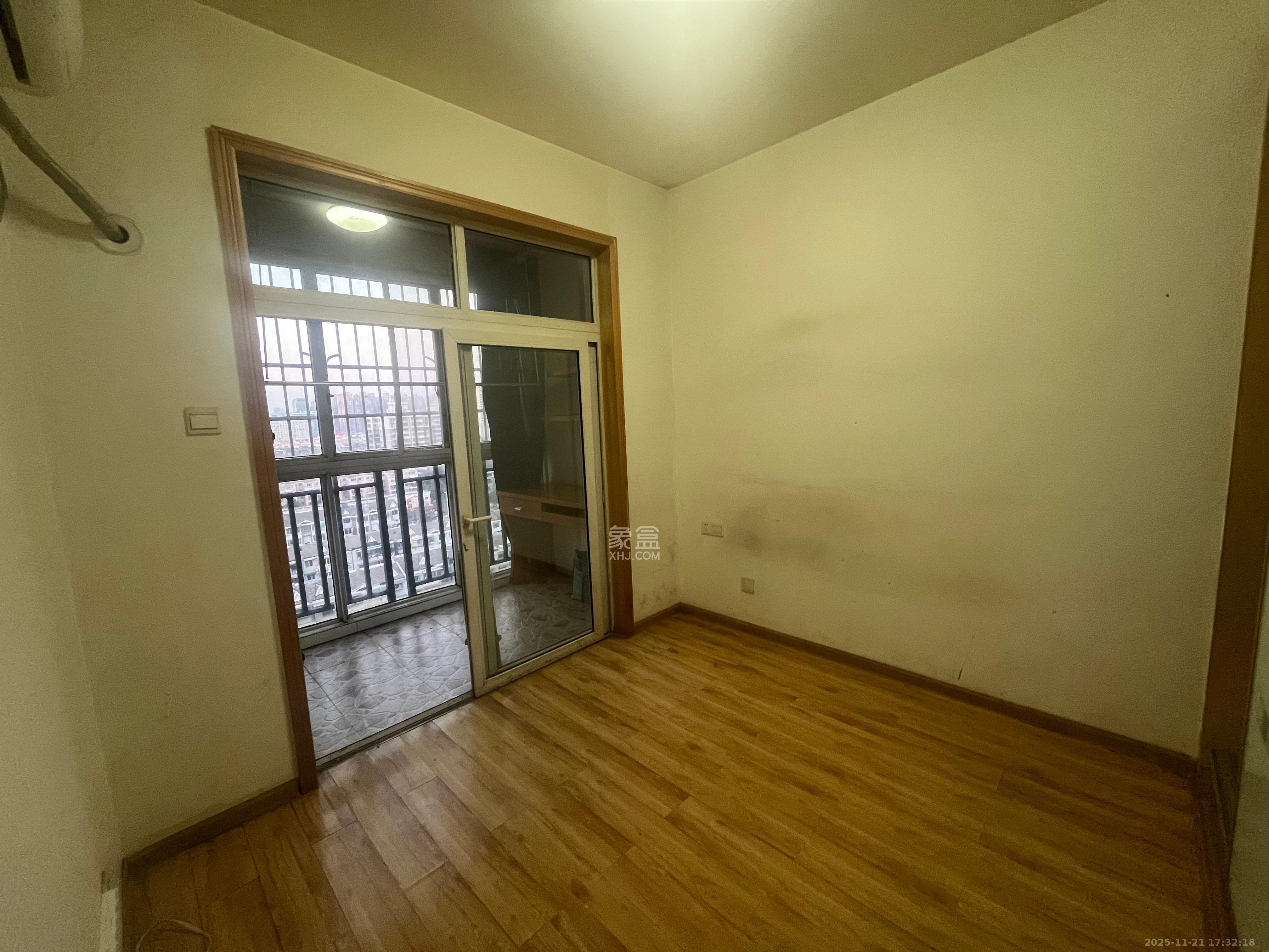 一品东庭 3室2厅2卫 2400.0元/月 一品东庭 3室2厅2卫 2400.0元/月室内图