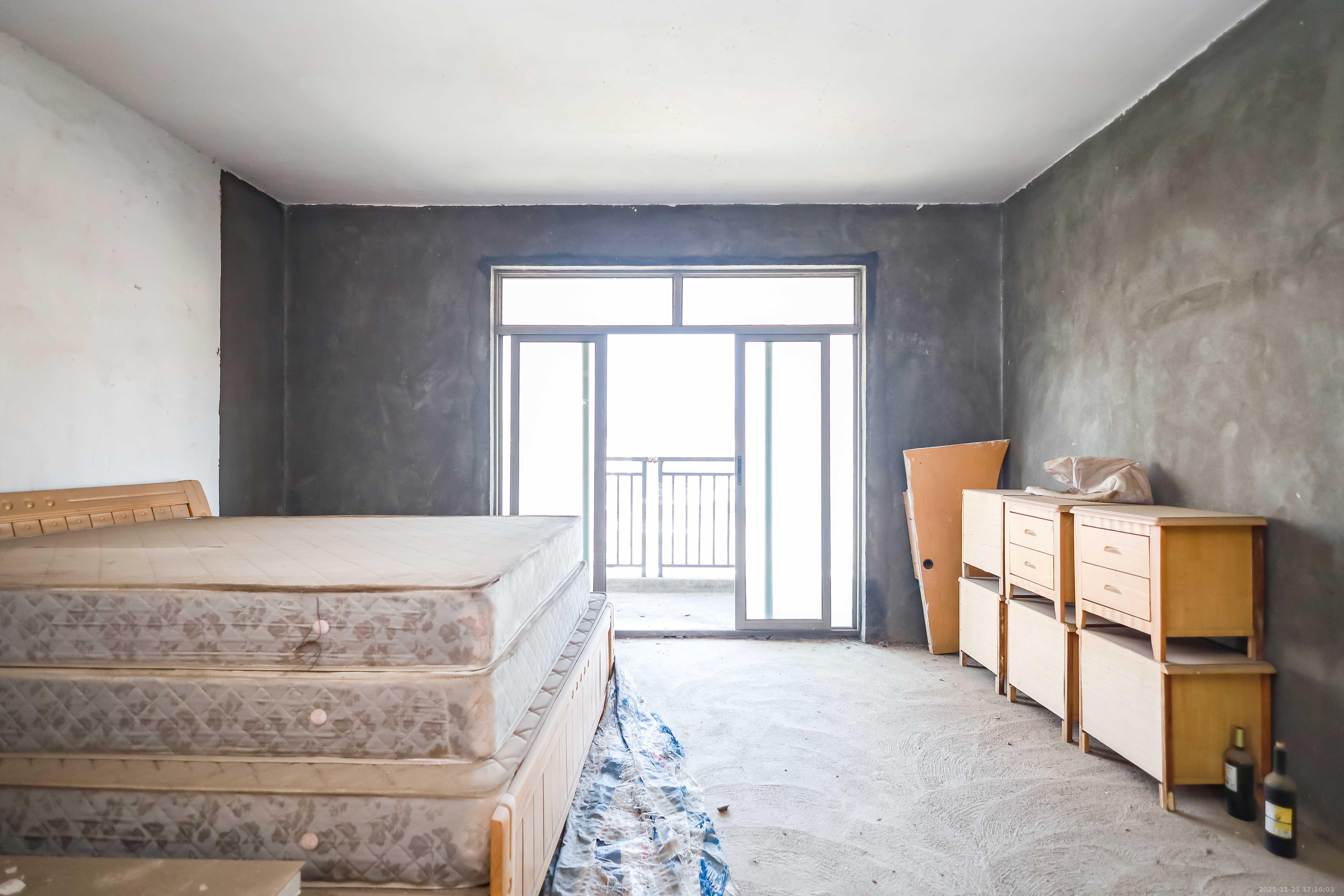 阳光晶城  3室2厅2卫    85.0万