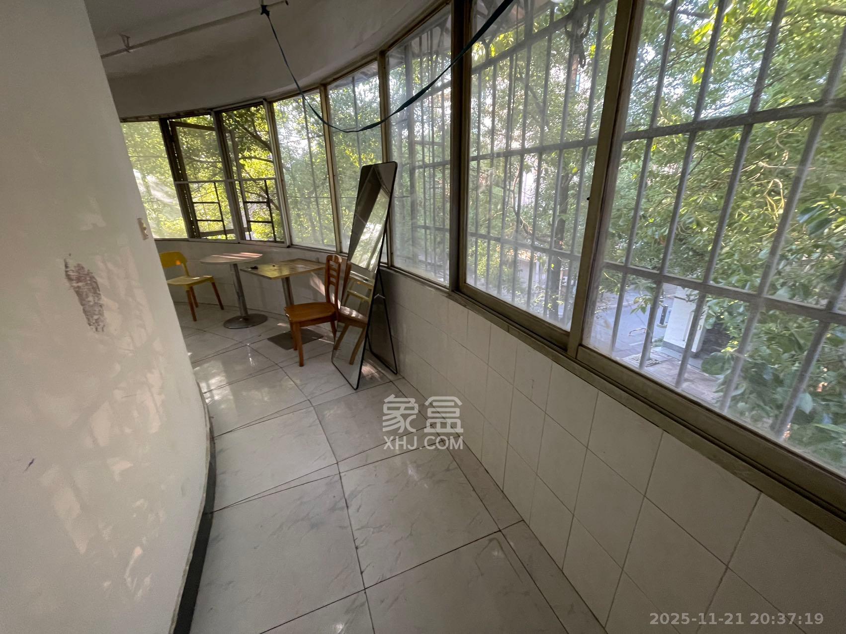 大有商住楼 1室1厅1卫 1200.0元/月 大有商住楼 1室1厅1卫 1200.0元/月室内图