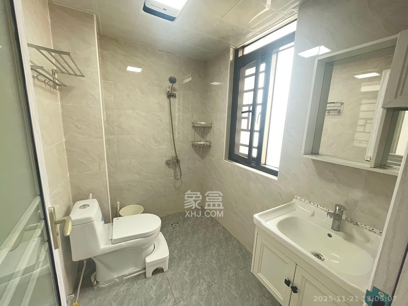 中城苑 3室2厅2卫 2800.0元/月 中城苑 3室2厅2卫 2800.0元/月室内图