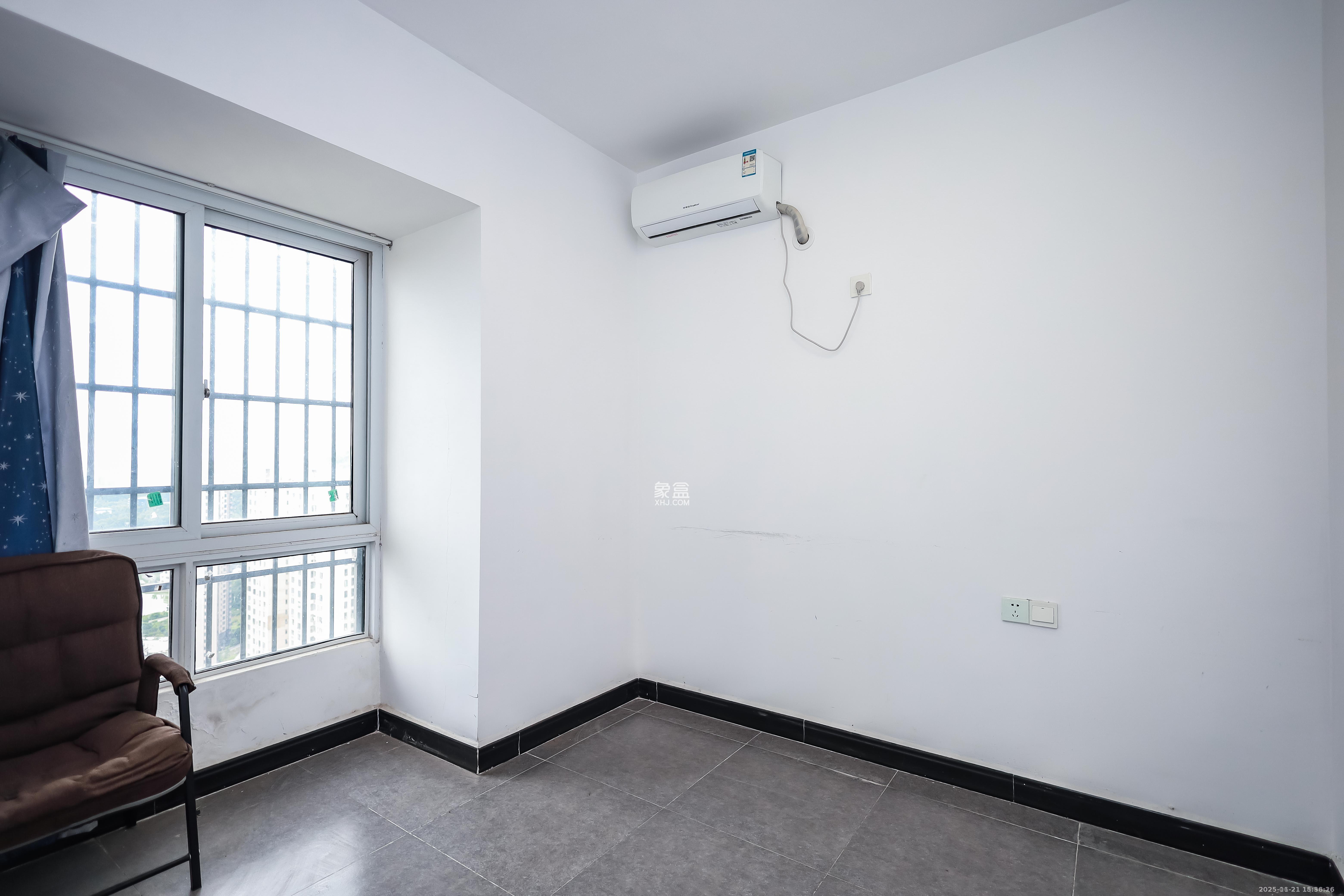 天麓尚层  3室1厅1卫    2000.0元/月室内图