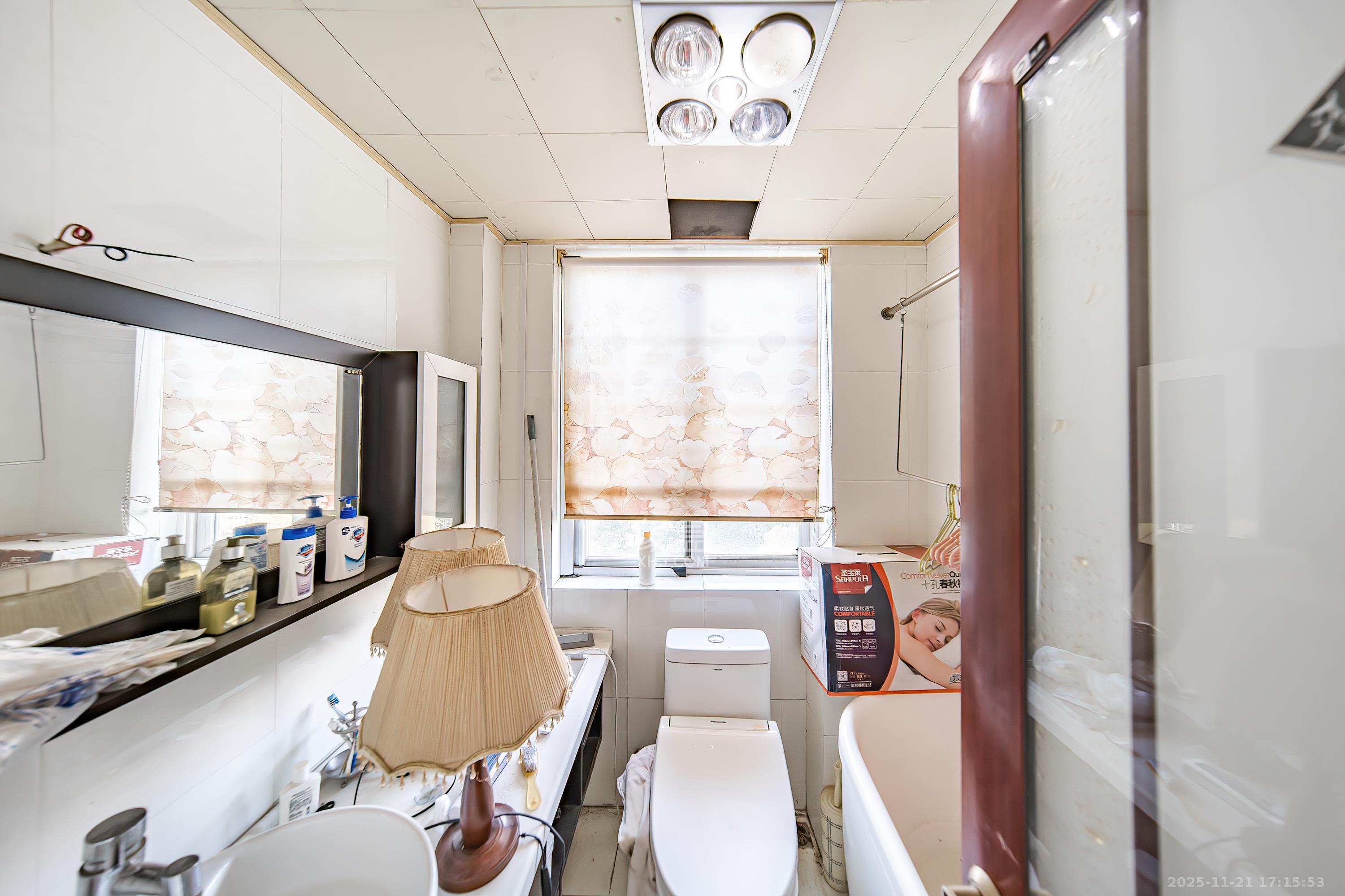 左岸春天  3室2厅2卫    98.0万卫生间