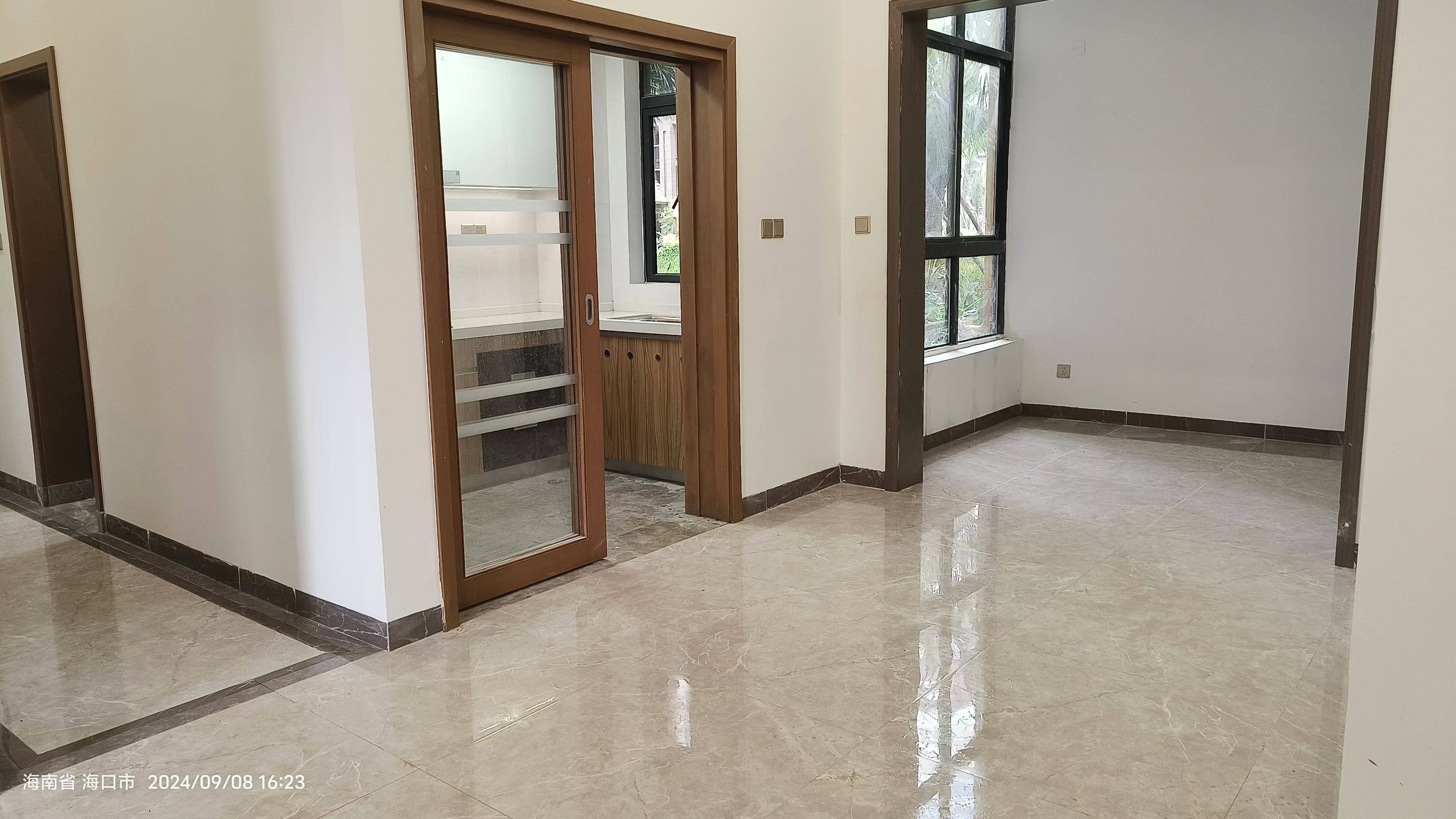 南海幸福汇  4室2厅2卫    1800.0元/月室内图1