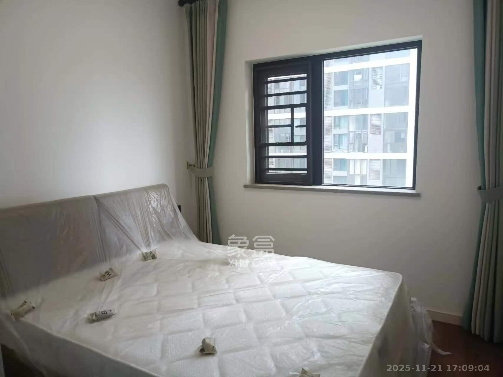 万科金色梦想A区  4室2厅2卫    4000.0元/月室内图