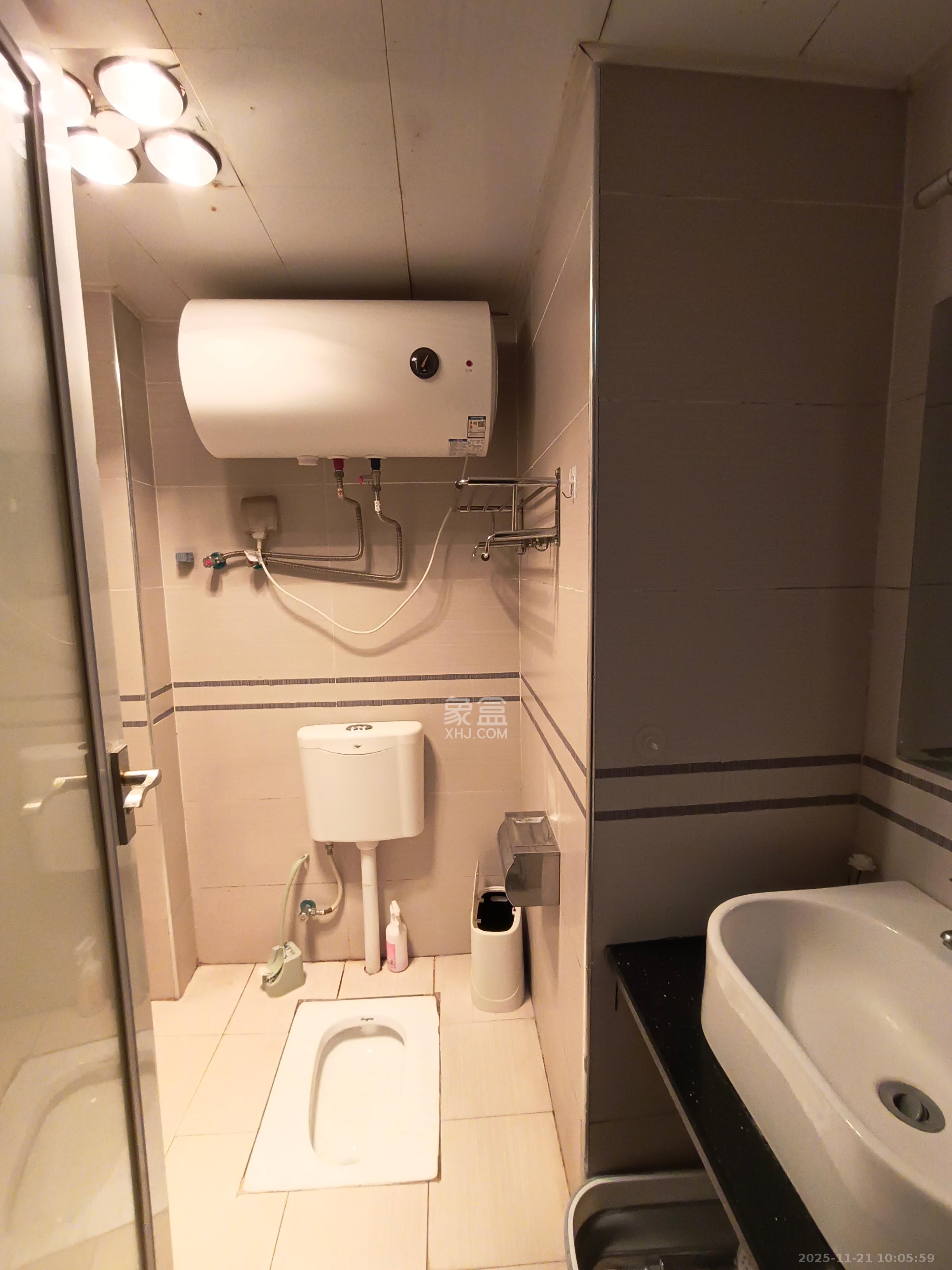 月亮湾草莓街区一、二期  1室1厅1卫    1100.0元/月室内图