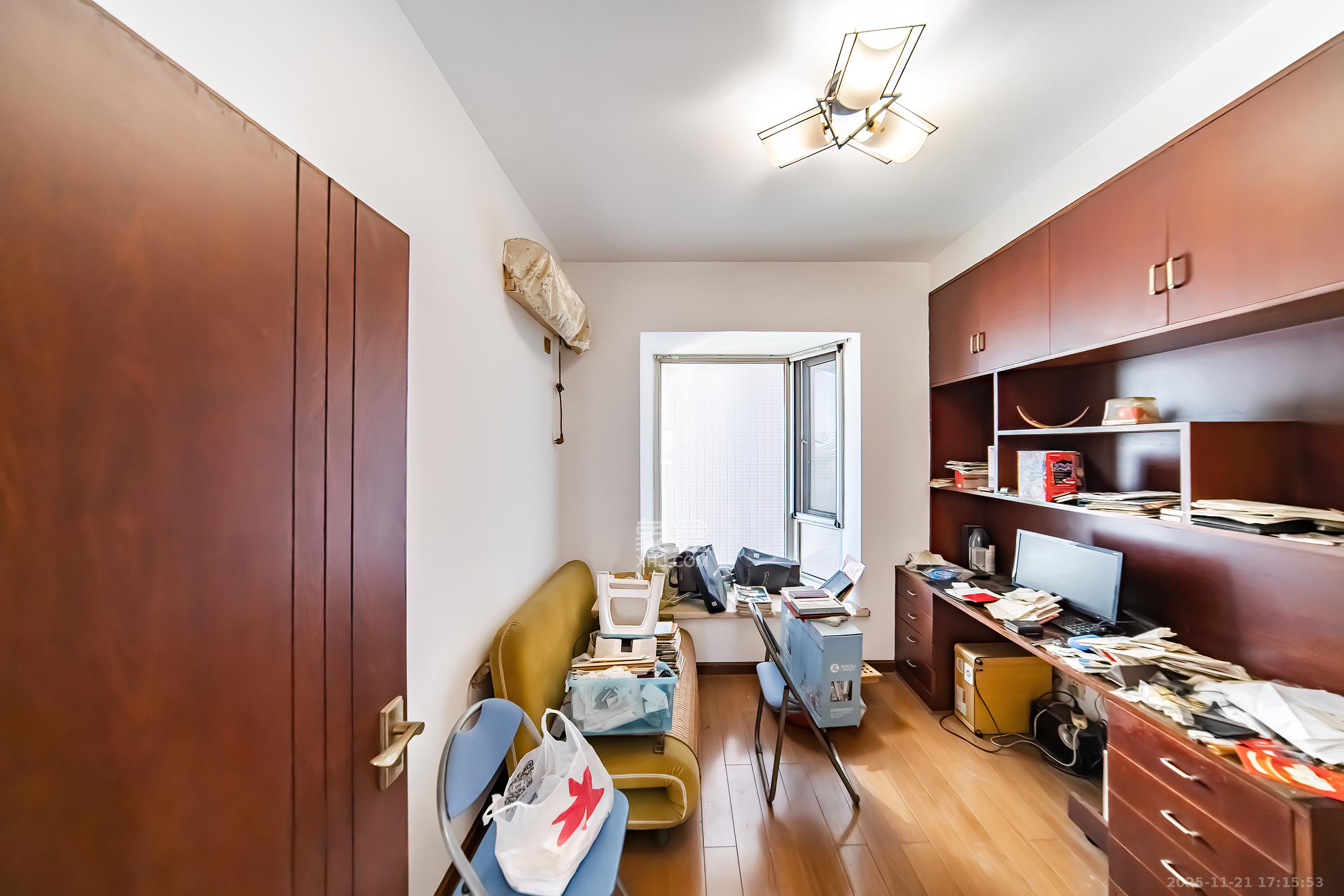 左岸春天 3室2厅2卫 98.0万 左岸春天 3室2厅2卫 98.0万卧室