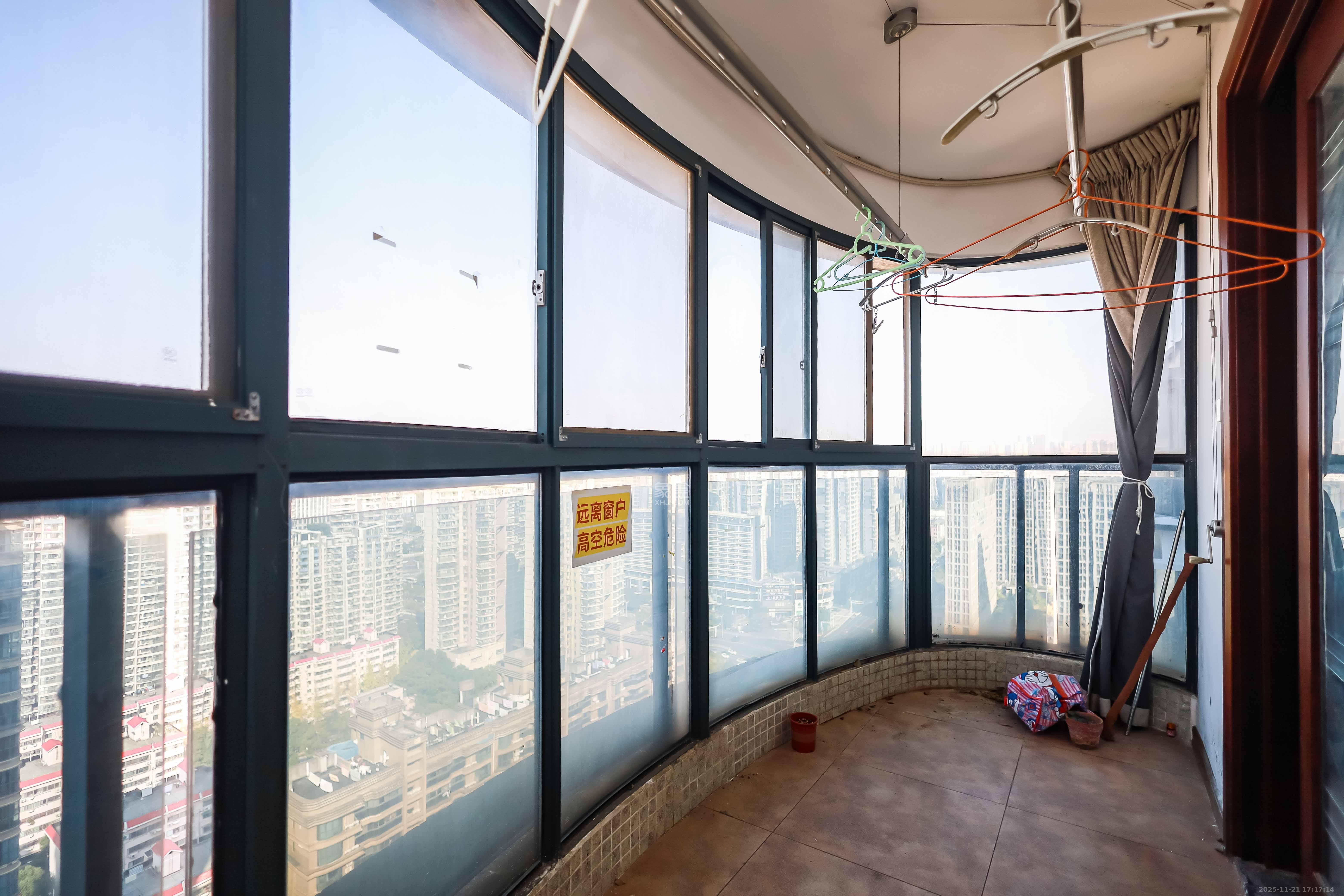 永祺西京  4室2厅2卫    180.0万阳台