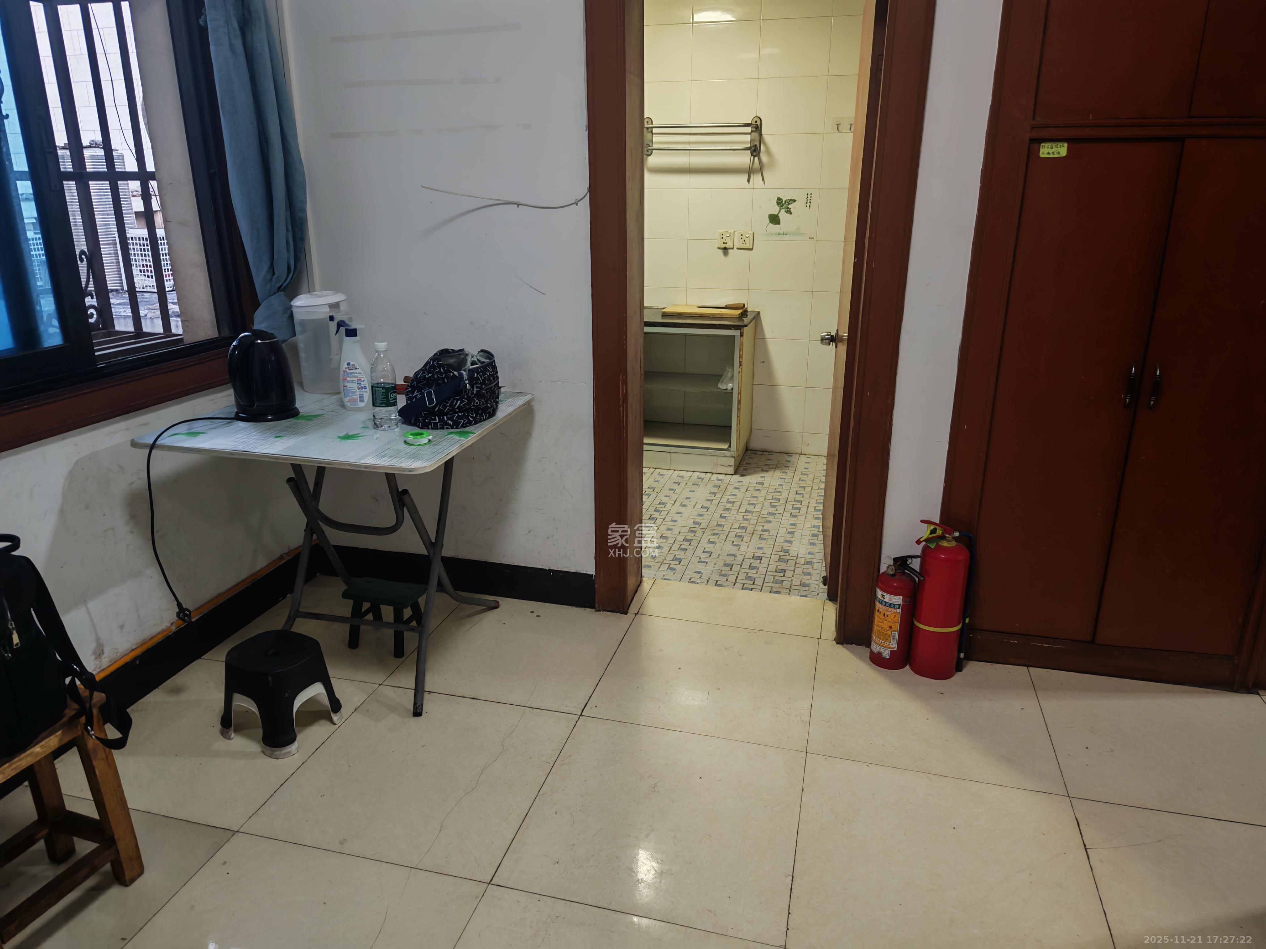 登隆街散盘 1室0厅0卫 2400.0元/月 登隆街散盘 1室0厅0卫 2400.0元/月室内图