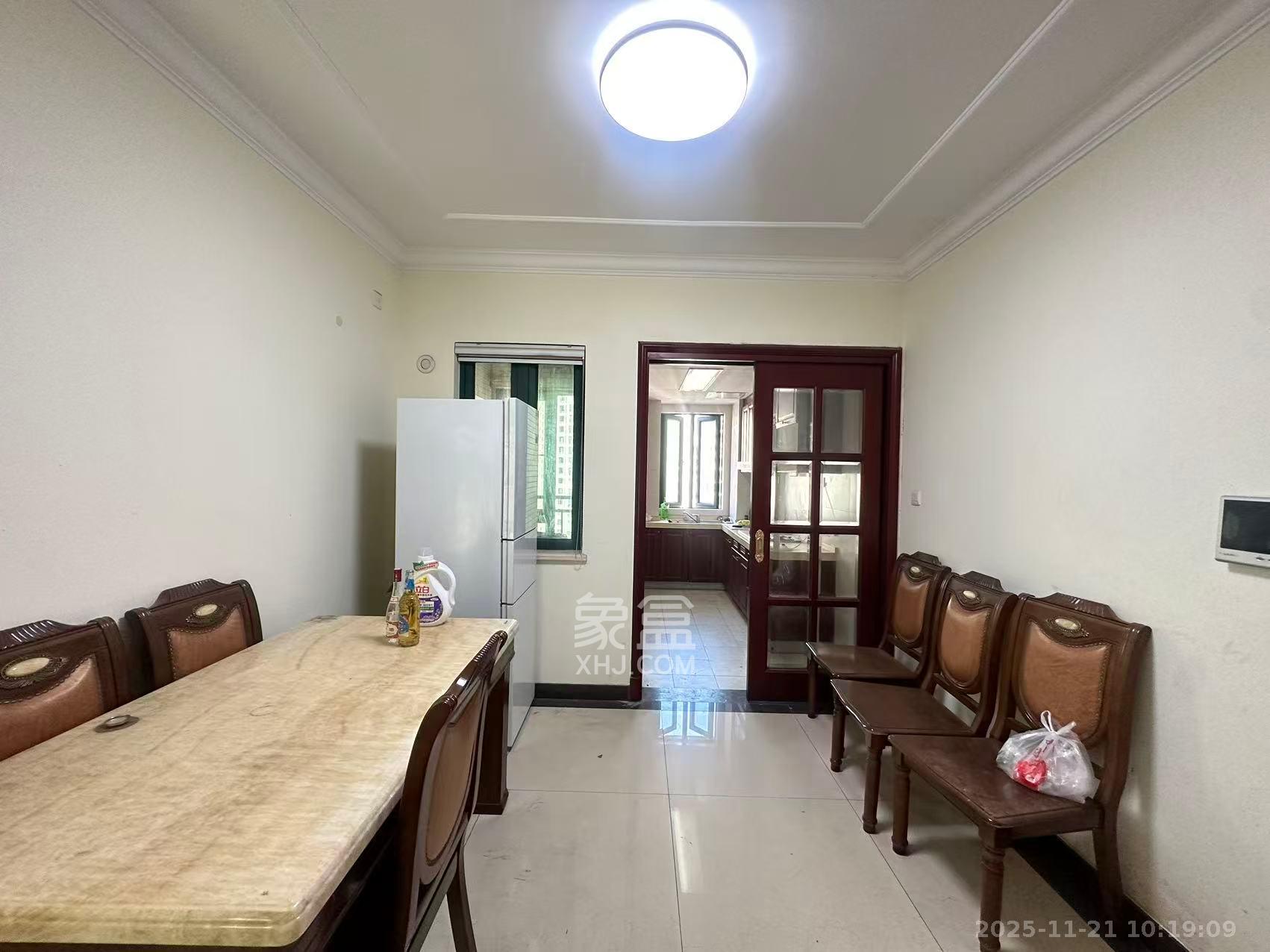 恒大御景湾 3室2厅2卫 3200.0元/月 恒大御景湾 3室2厅2卫 3200.0元/月室内图