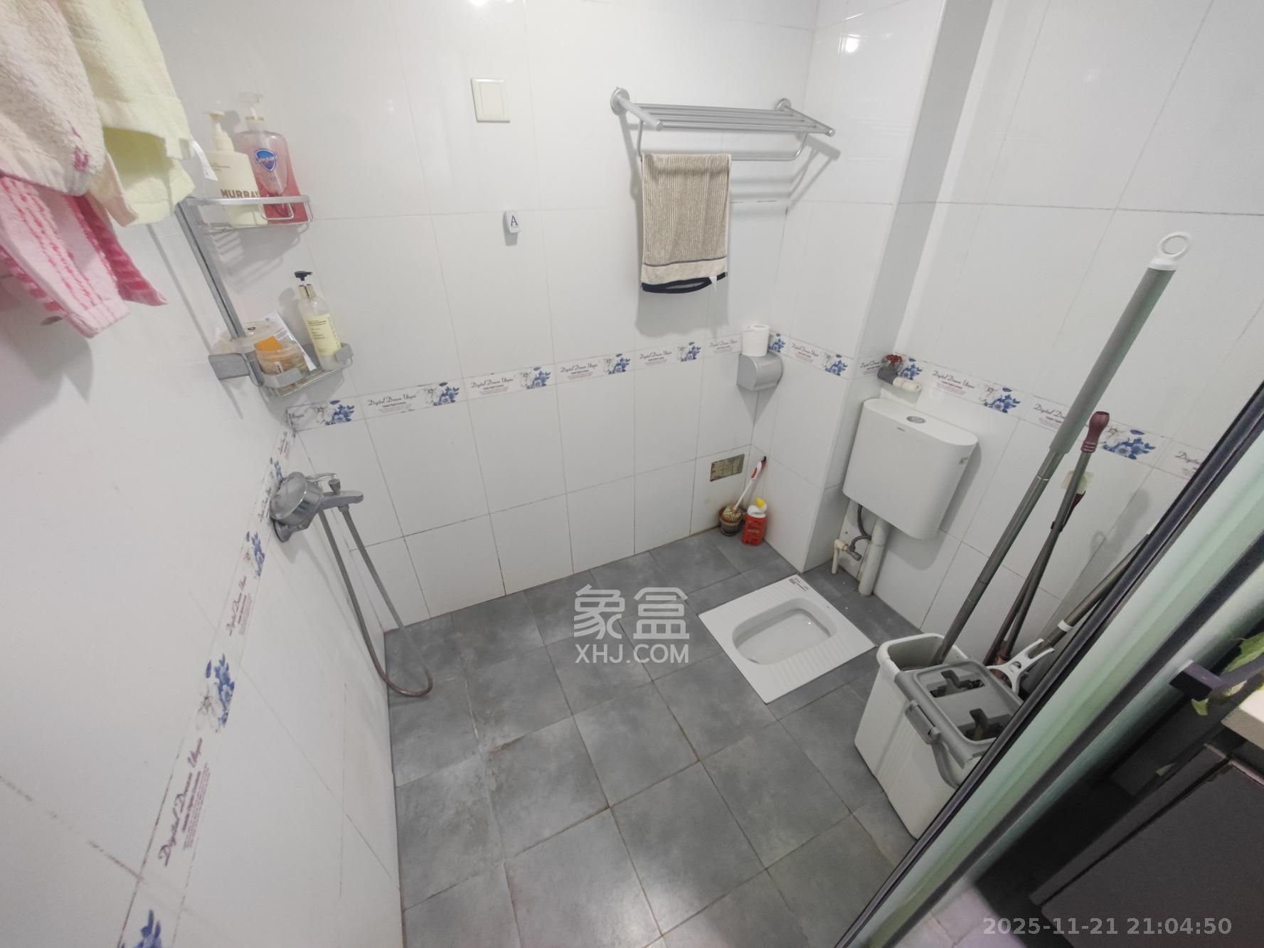 鄱阳小区  2室2厅1卫    48.0万卫生间