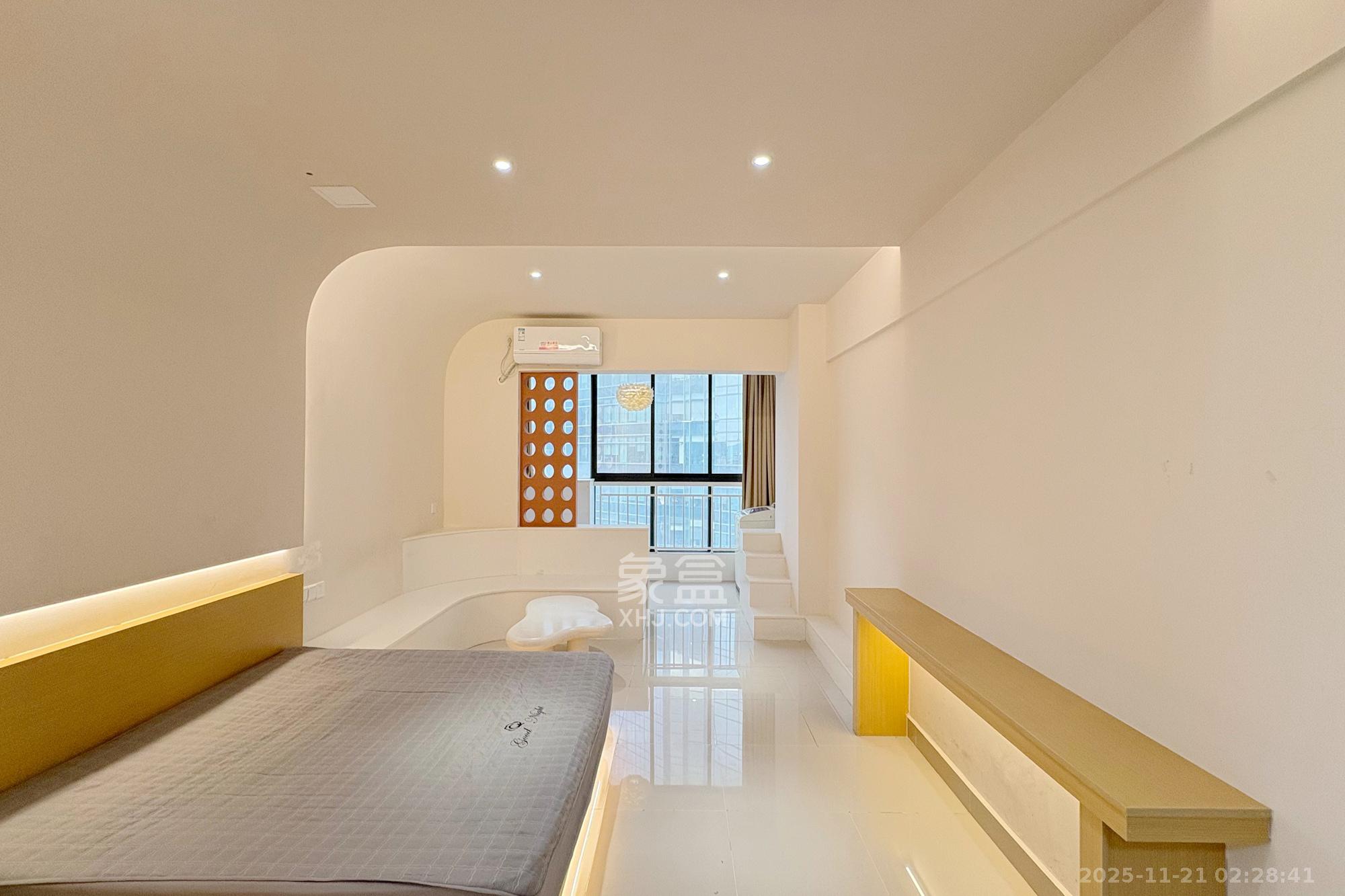 七彩丽都 1室1厅1卫 55.0万 七彩丽都 1室1厅1卫 55.0万客厅