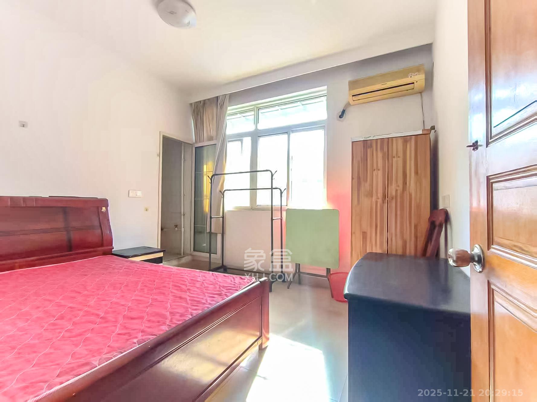 星沙二区 4室2厅4卫 300.0万 星沙二区 4室2厅4卫 300.0万卧室