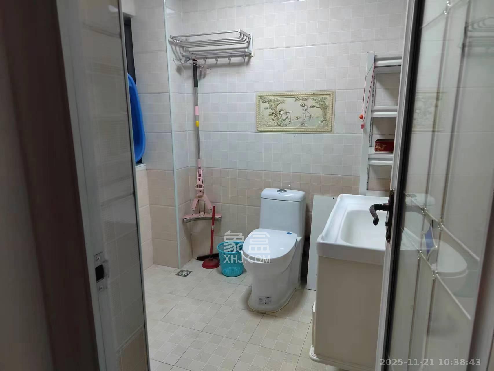 红树湾  3室2厅2卫    1800.0元/月室内图