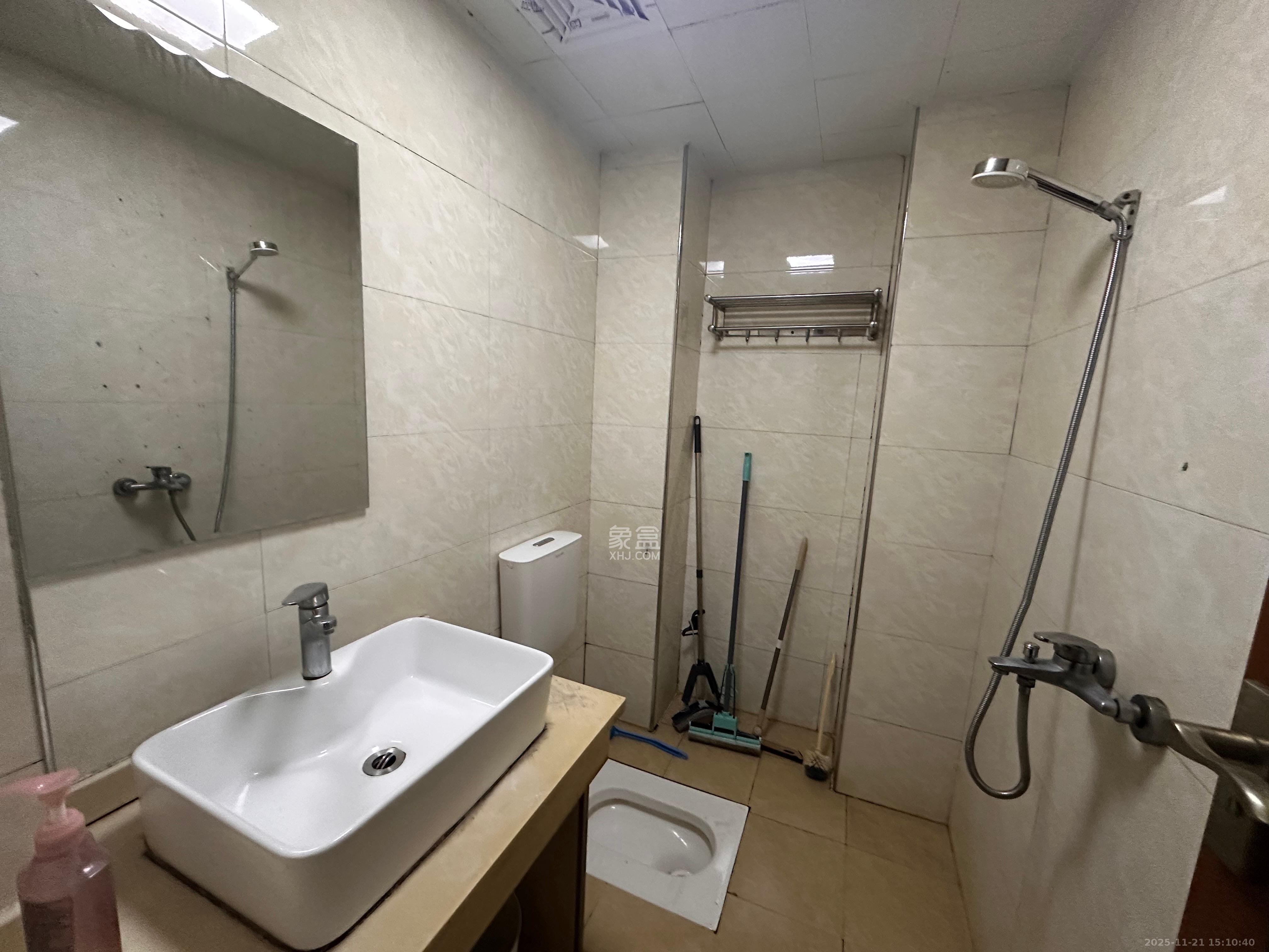 同鑫家园 1室1厅1卫 1300.0元/月 同鑫家园 1室1厅1卫 1300.0元/月室内图