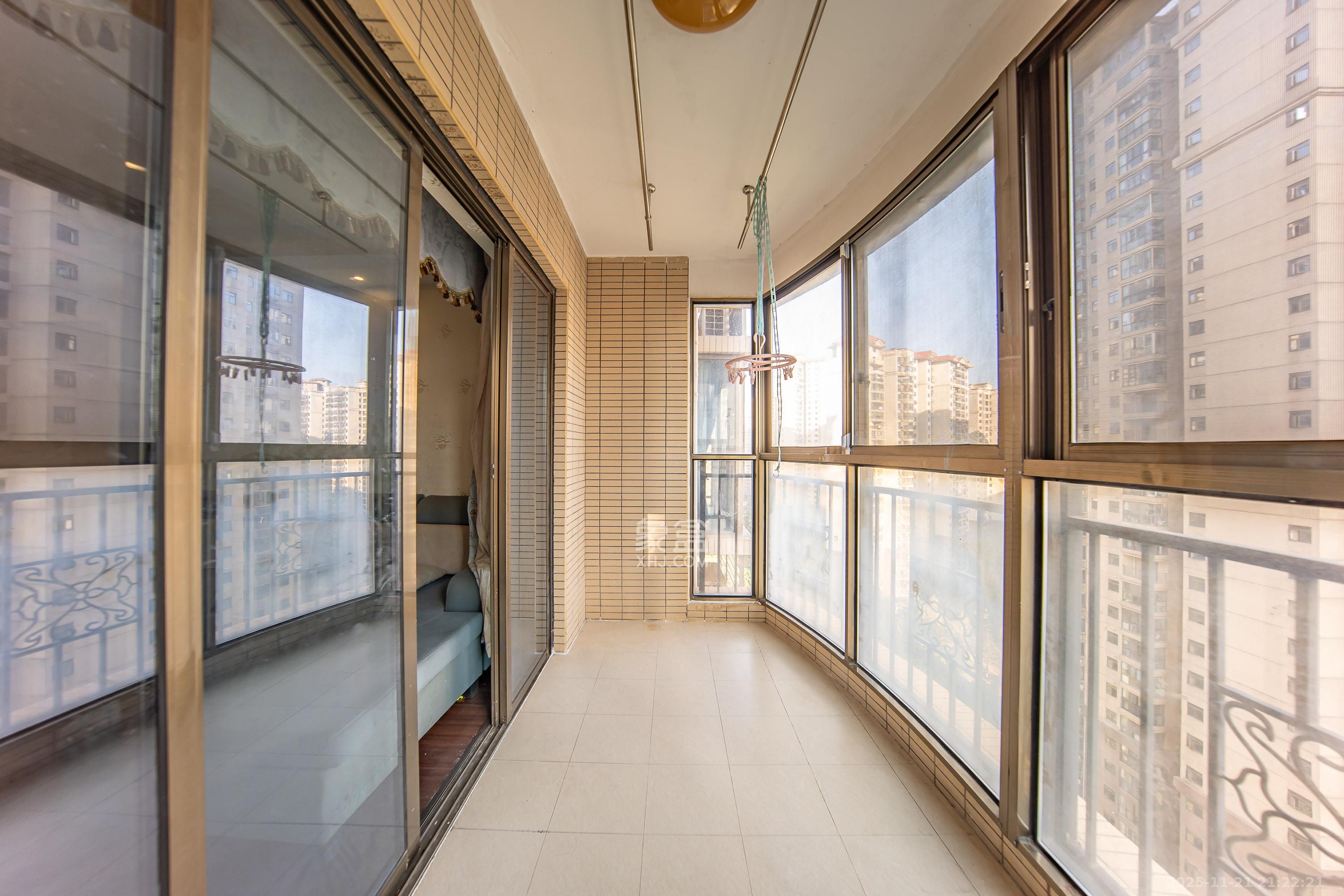 江山帝景哈佛 3室2厅2卫 85.0万 江山帝景哈佛 3室2厅2卫 85.0万阳台