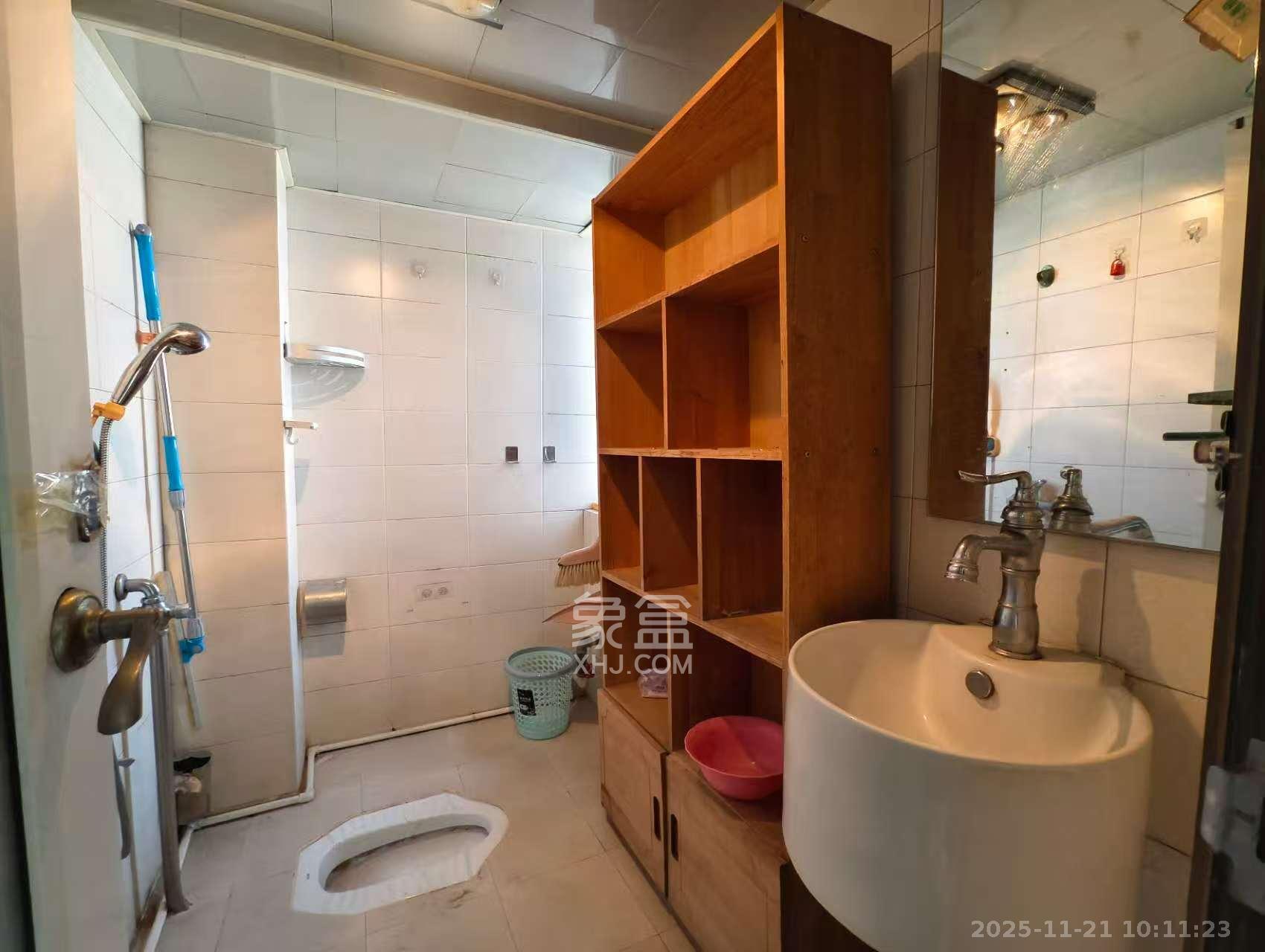 新世纪家园 3室2厅2卫 2600.0元/月 新世纪家园 3室2厅2卫 2600.0元/月室内图