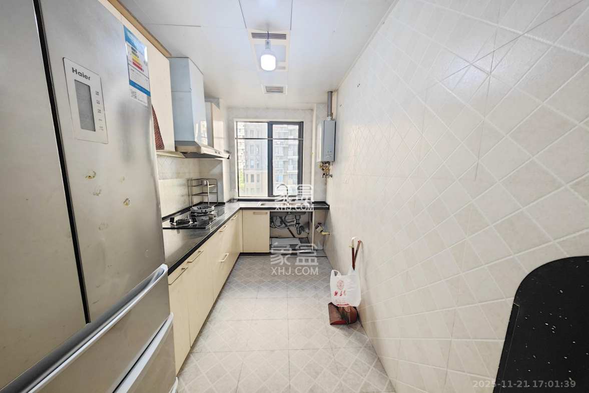 锦绣世纪 3室2厅2卫 129.8万 锦绣世纪 3室2厅2卫 129.8万厨房