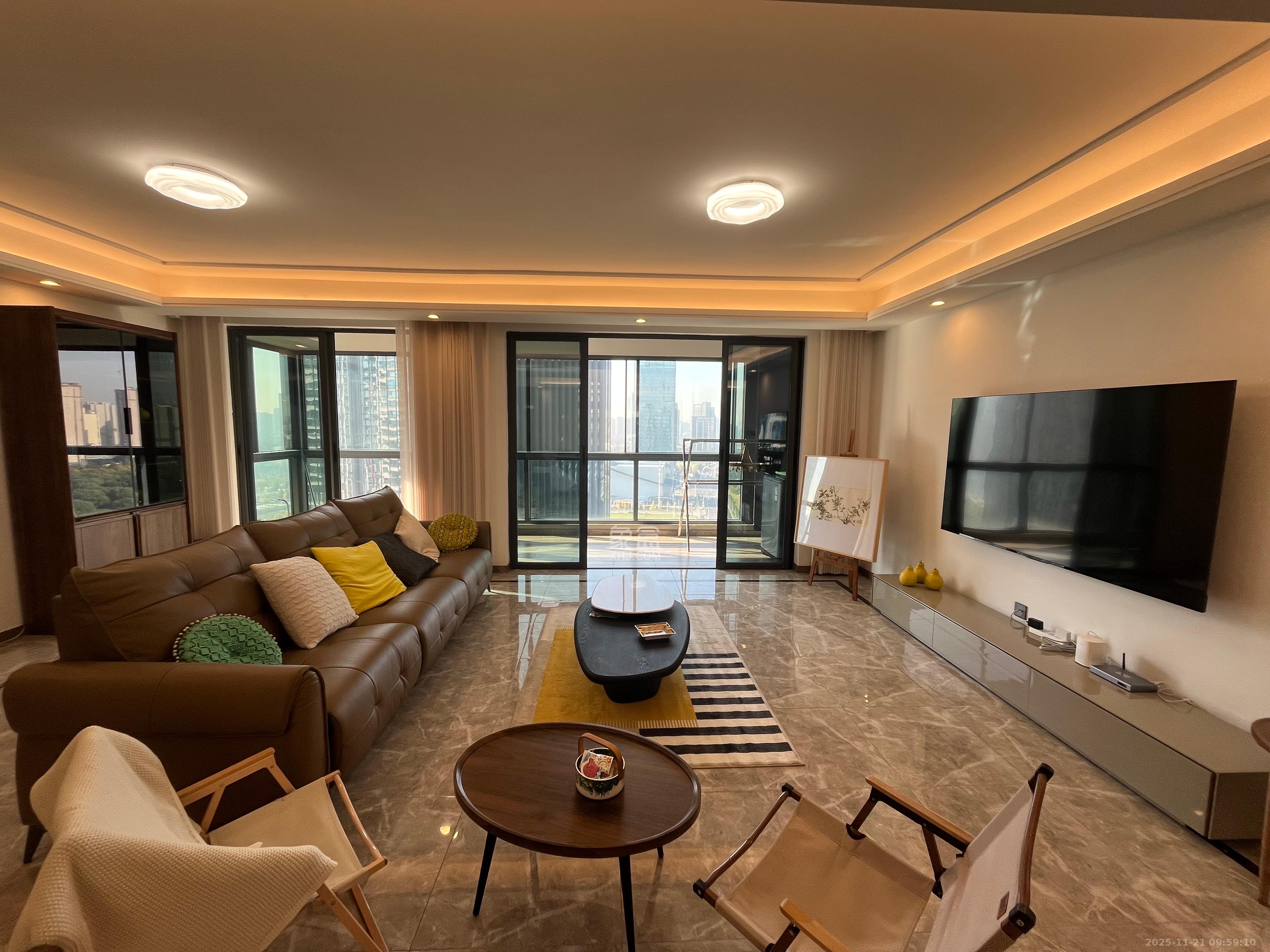 绿地V岛  4室2厅2卫    8000.0元/月室内图