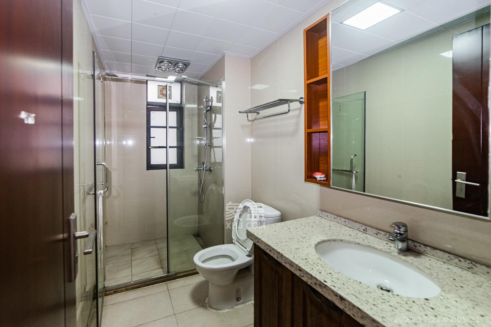 珠江郦城公园1号 3室2厅2卫 120.0万 珠江郦城公园1号 3室2厅2卫 120.0万卫生间