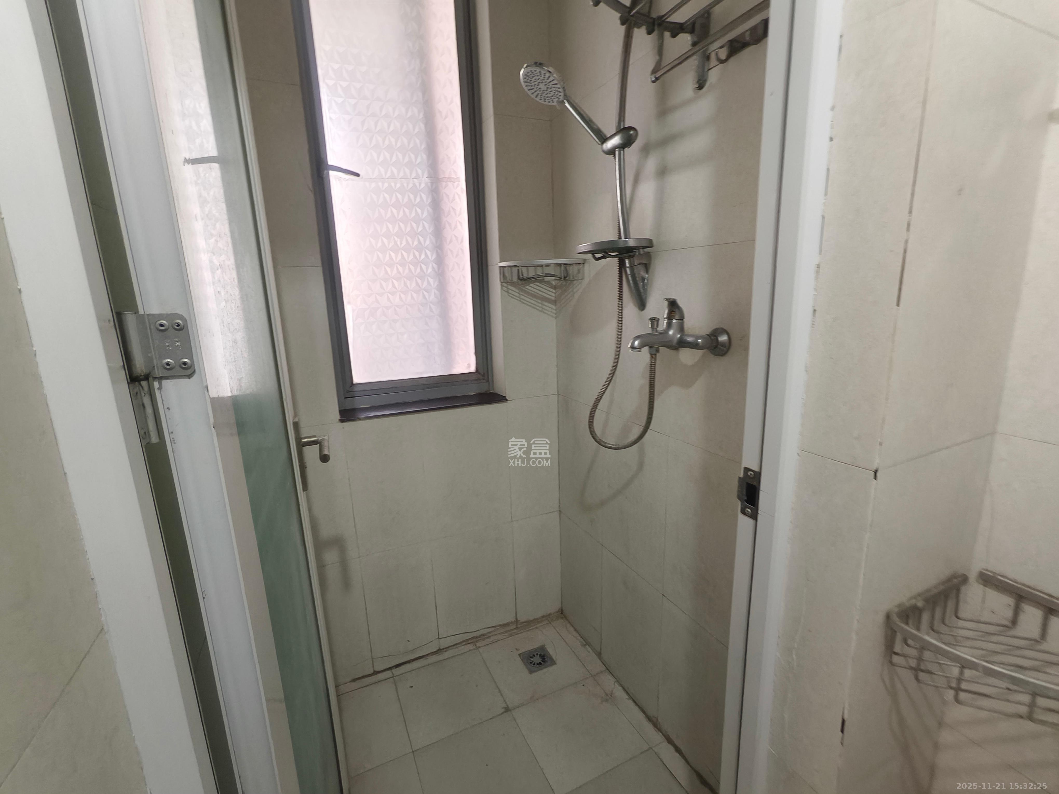 阳光100二期 2室1厅1卫 1700.0元/月 阳光100二期 2室1厅1卫 1700.0元/月室内图