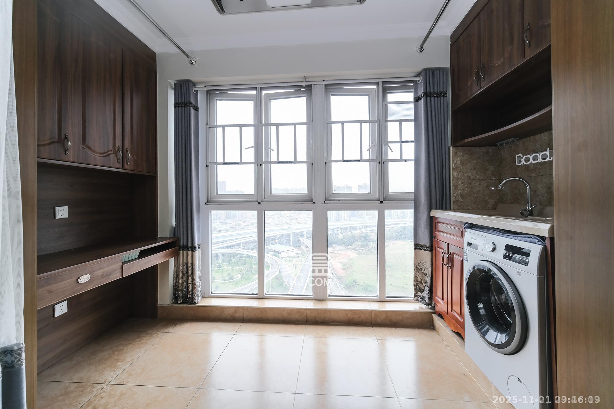 荣盛花语城 3室2厅1卫 2400.0元/月 荣盛花语城 3室2厅1卫 2400.0元/月室内图