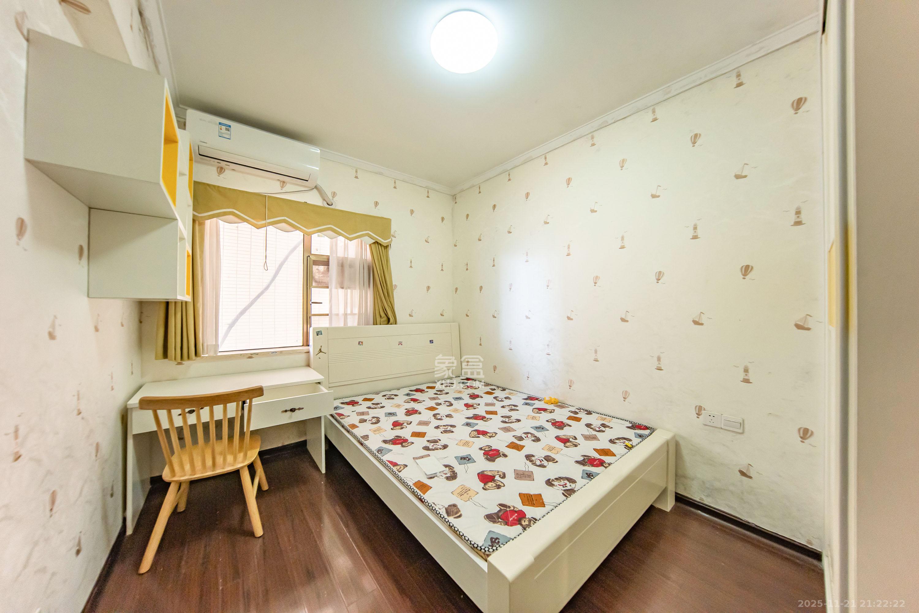 江山帝景哈佛  3室2厅2卫    85.0万卧室