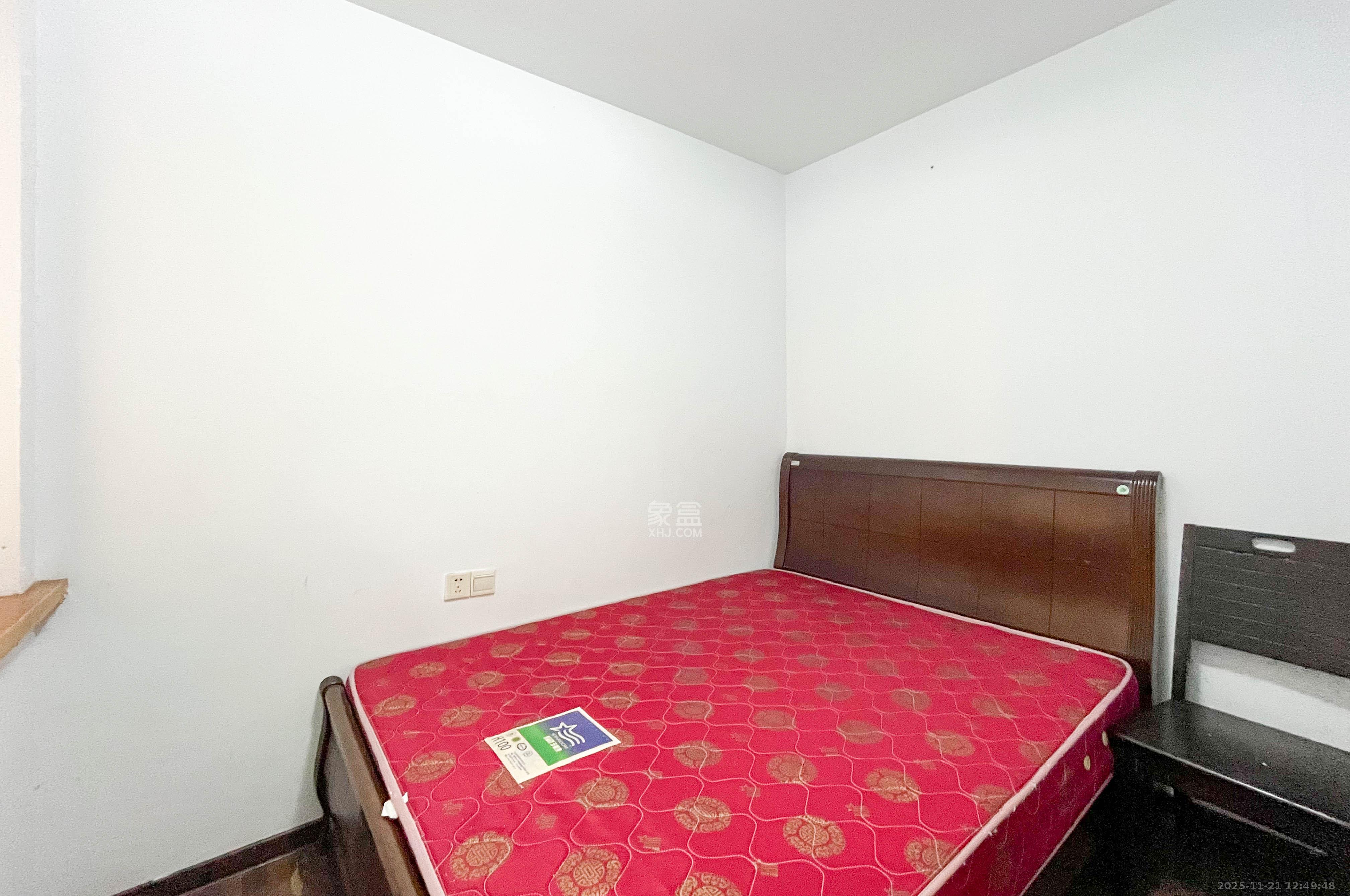 老灯泡厂宿舍(啤酒厂宿舍) 3室2厅1卫 68.0万 老灯泡厂宿舍(啤酒厂宿舍) 3室2厅1卫 68.0万其他