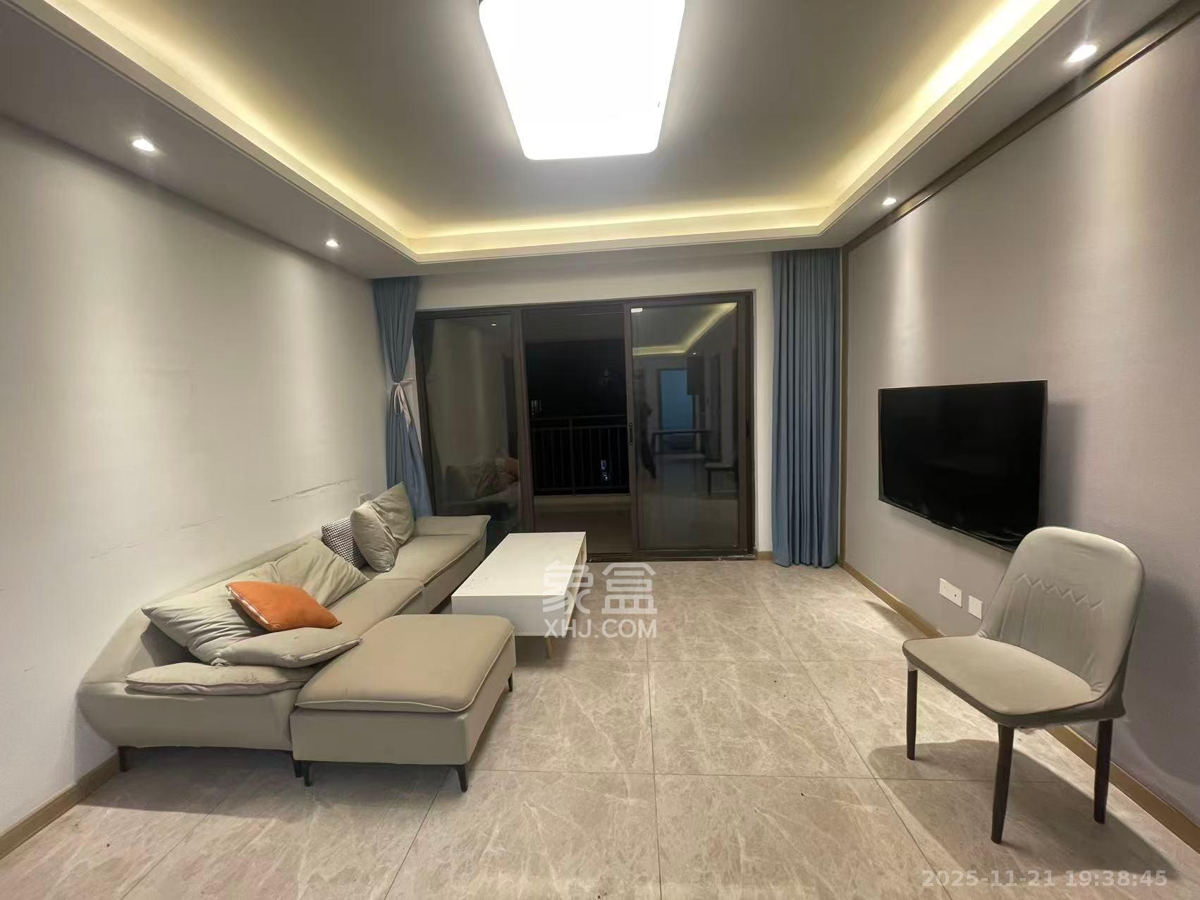 蓝光雍锦府  4室2厅2卫    2800.0元/月