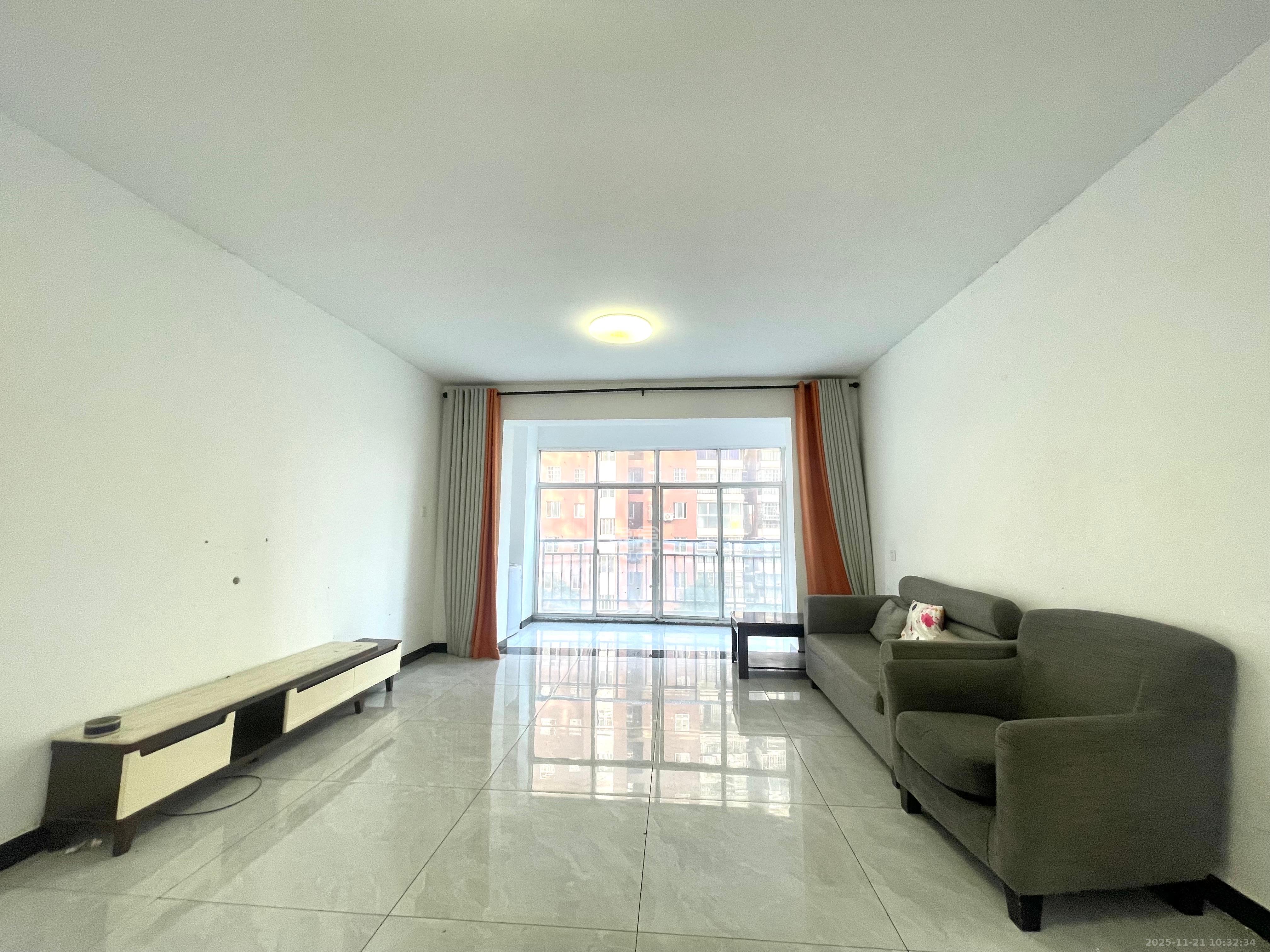 湘楚家园  3室2厅2卫    1500.0元/月室内图