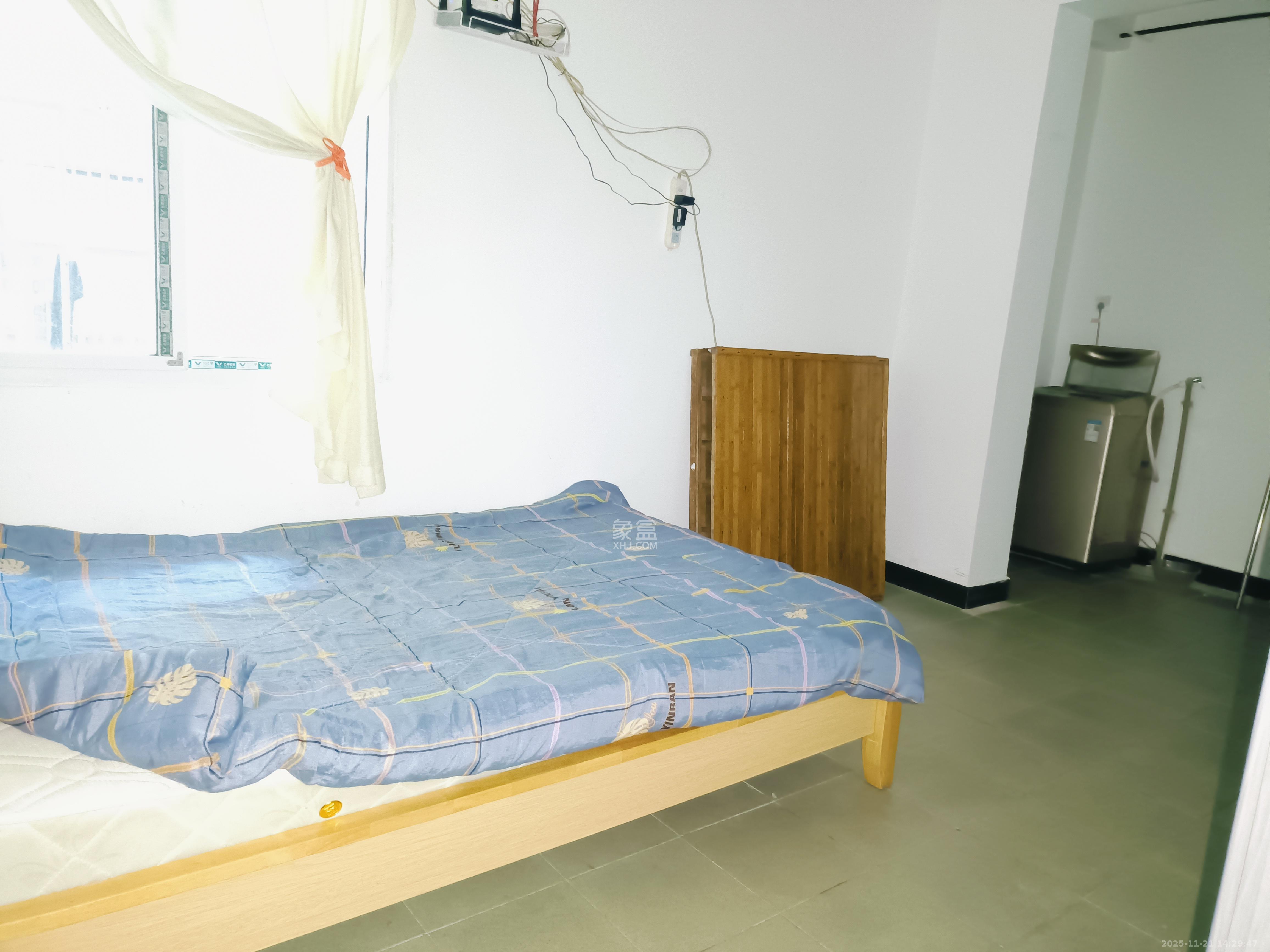 东风路新二村  3室1厅1卫    1800.0元/月室内图1