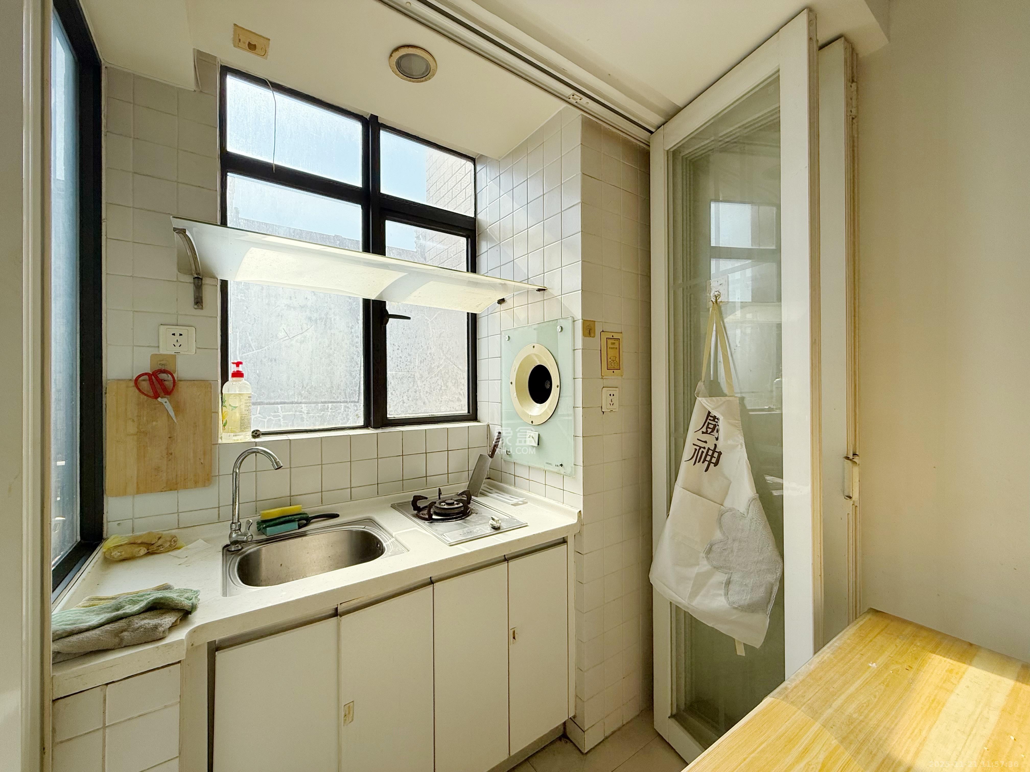 华润凤凰城一期  1室1厅1卫    1400.0元/月室内图