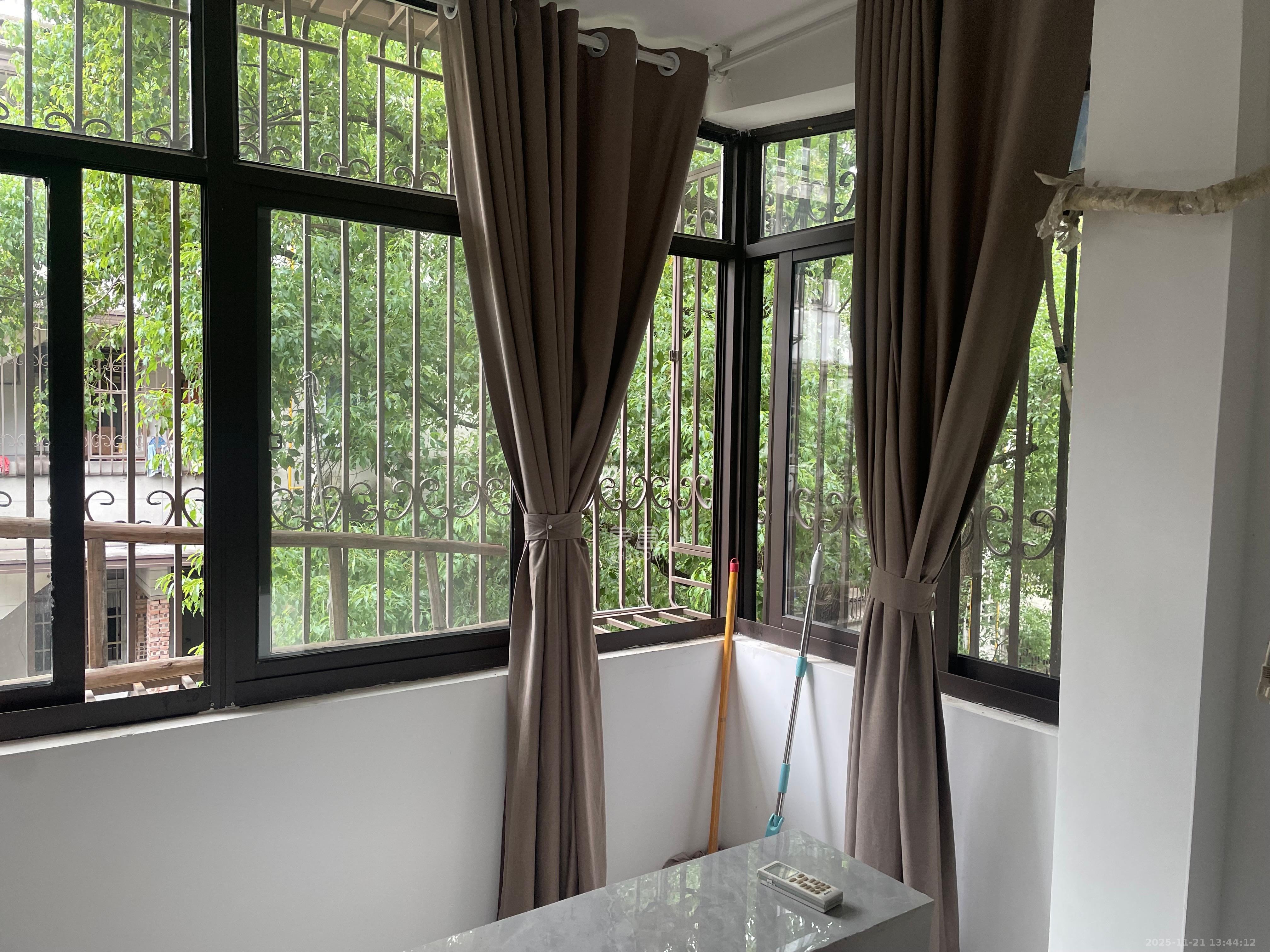 五一东村 1室1厅1卫 1200.0元/月 五一东村 1室1厅1卫 1200.0元/月室内图