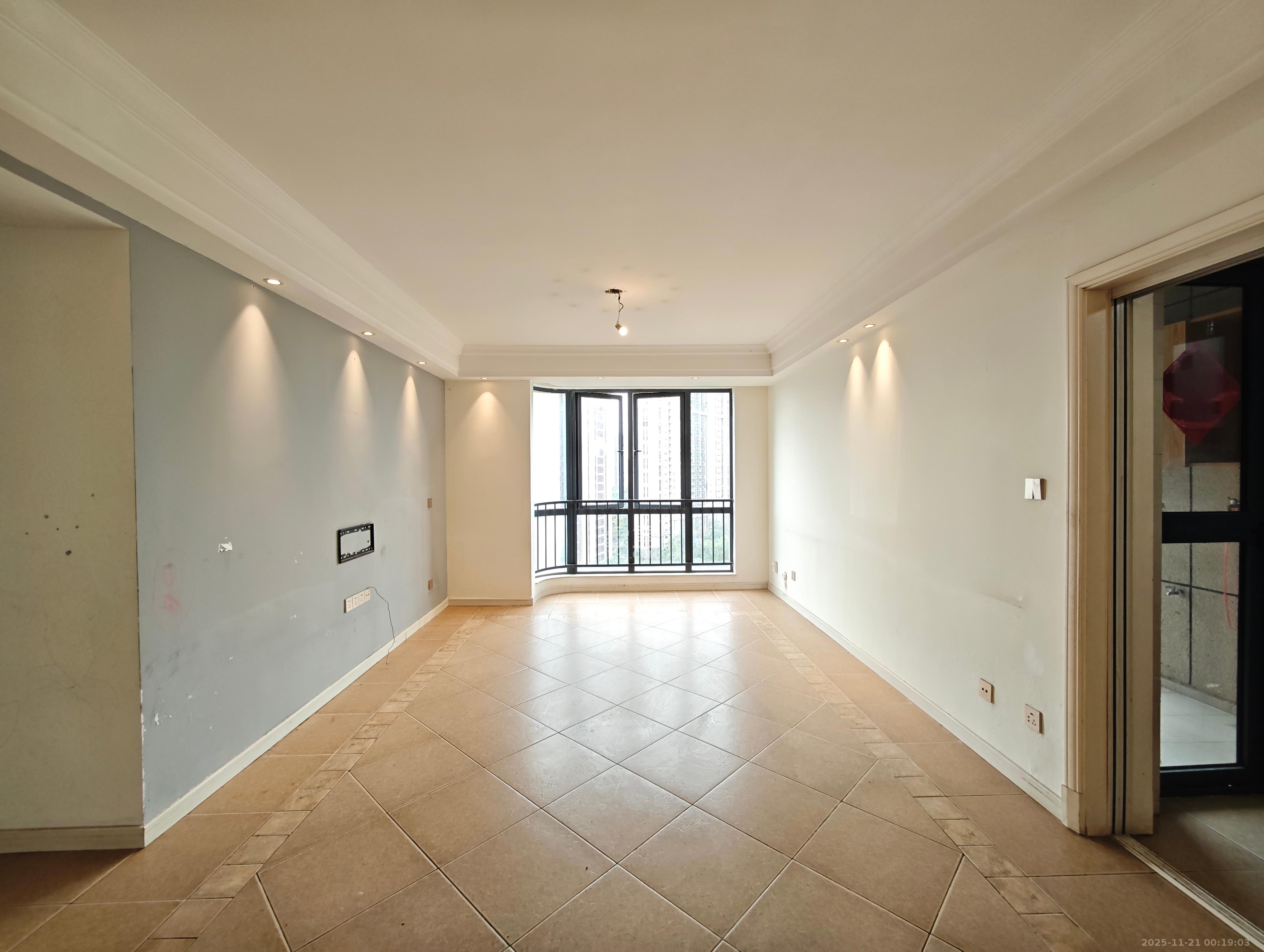 保利城(中航城国际社区、郡原美村) 3室2厅2卫 80.0万 保利城(中航城国际社区、郡原美村) 3室2厅2卫 80.0万客厅