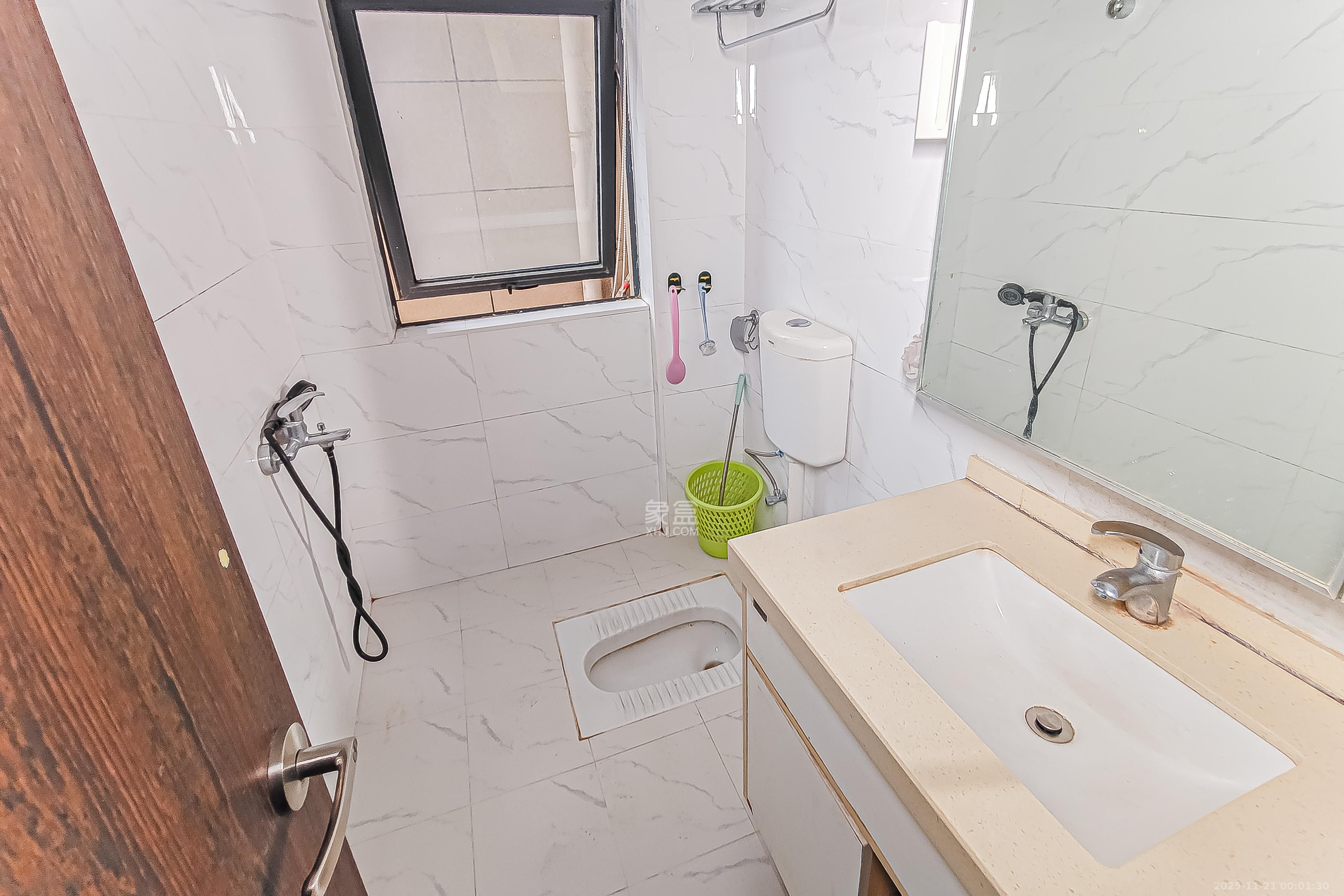 阳光锦城 2室2厅1卫 100.0万 阳光锦城 2室2厅1卫 100.0万卫生间