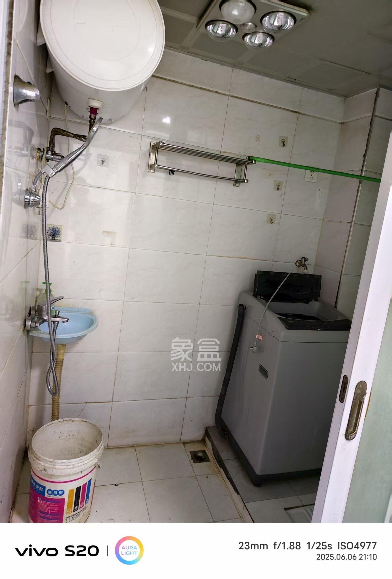 东岸梅园小区  1室0厅0卫    900.0元/月室内图