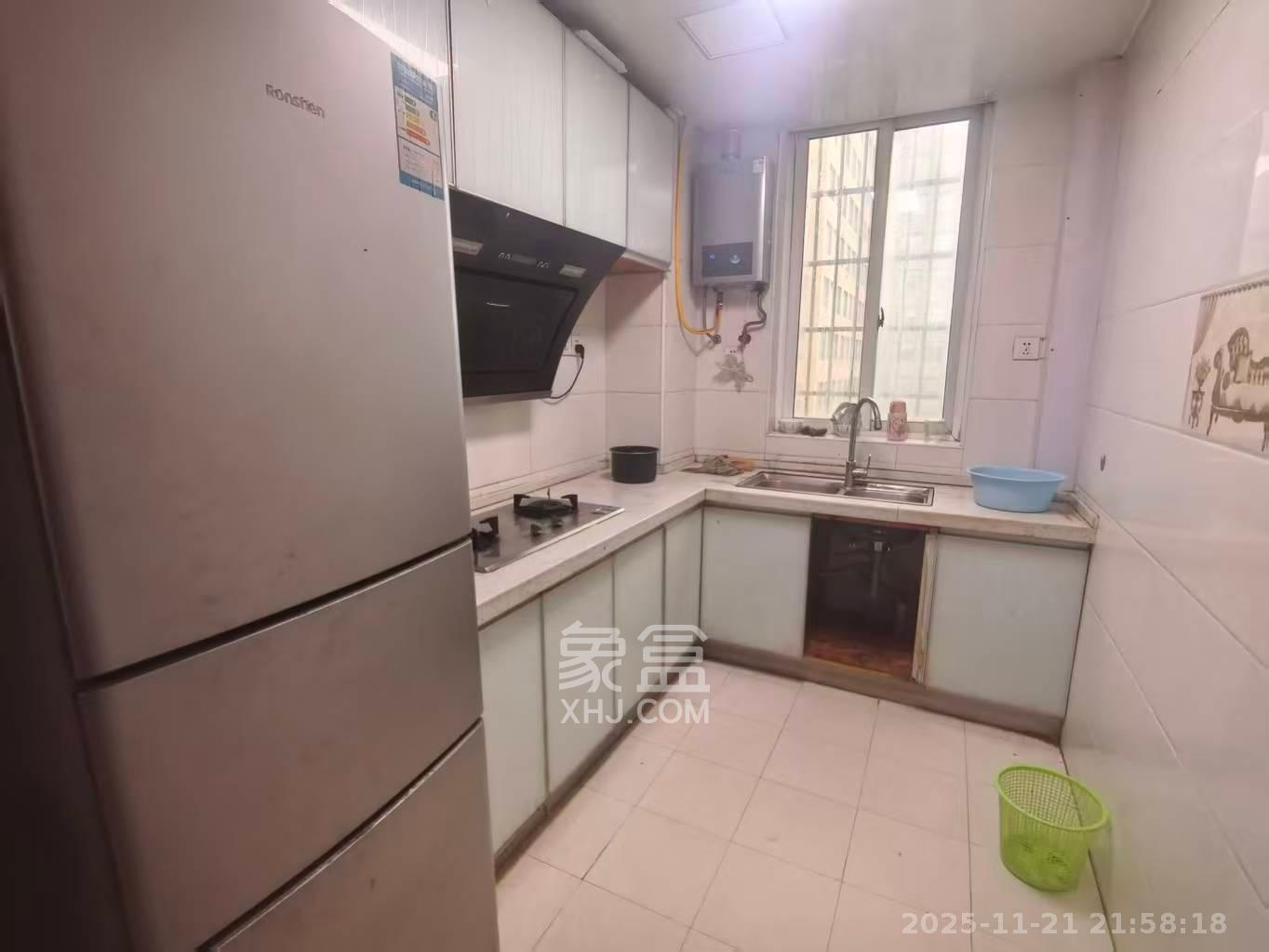 麓谷加州阳光 3室2厅2卫 2000.0元/月 麓谷加州阳光 3室2厅2卫 2000.0元/月室内图