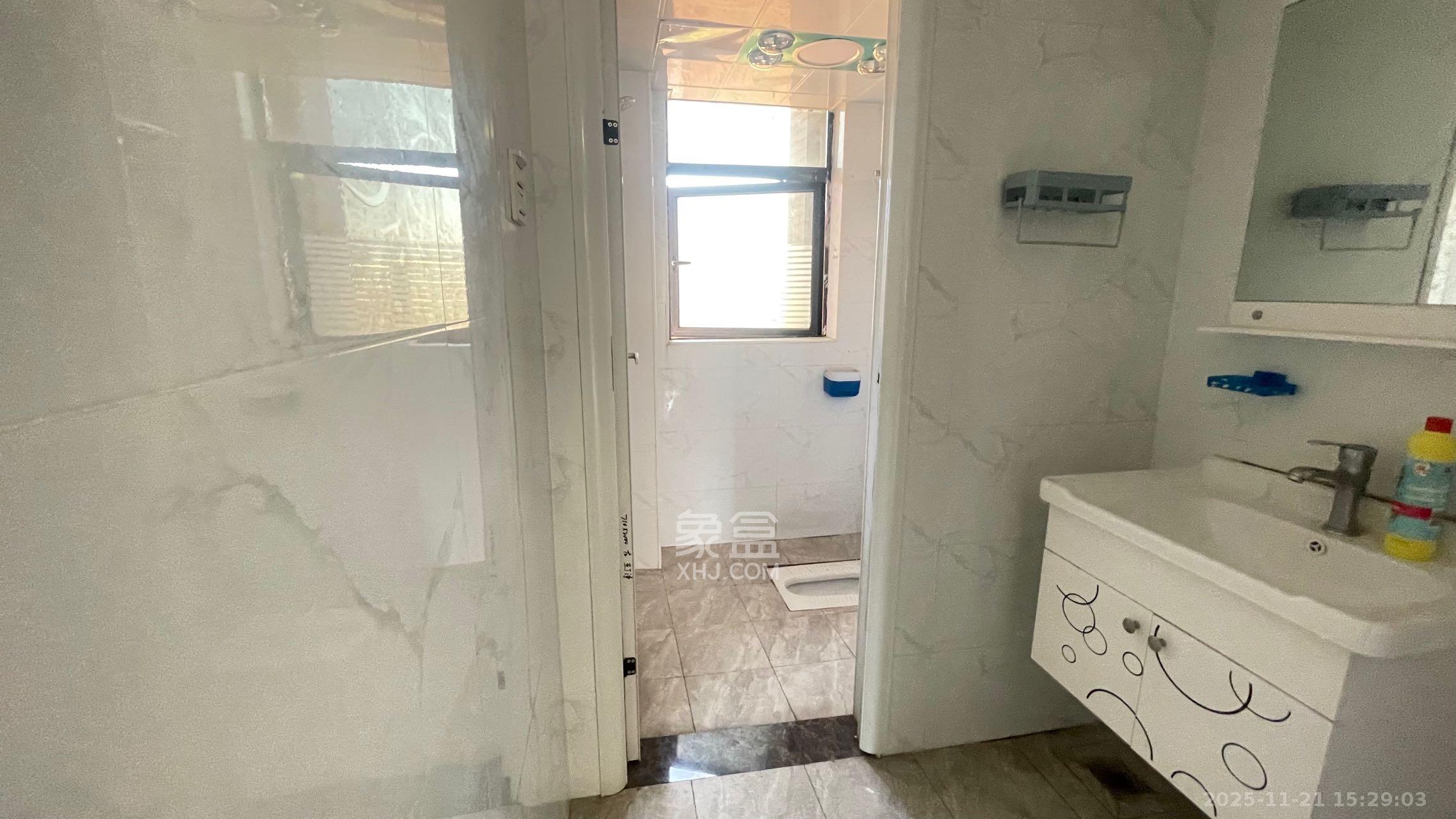 金谷豪庭 3室2厅2卫 1700.0元/月 金谷豪庭 3室2厅2卫 1700.0元/月室内图