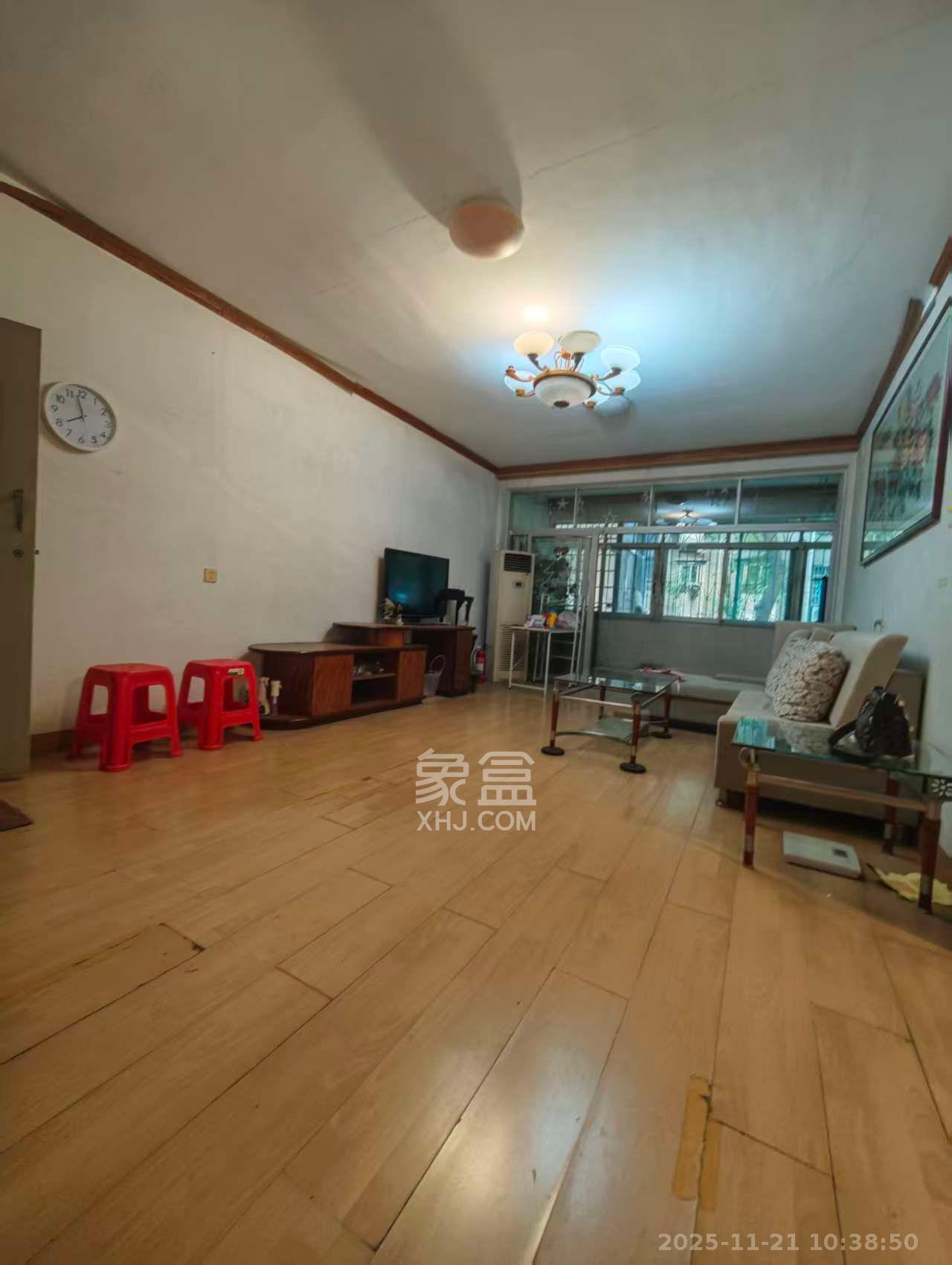 湘雅医学院（湘雅附一北院）  3室2厅2卫    2200.0元/月