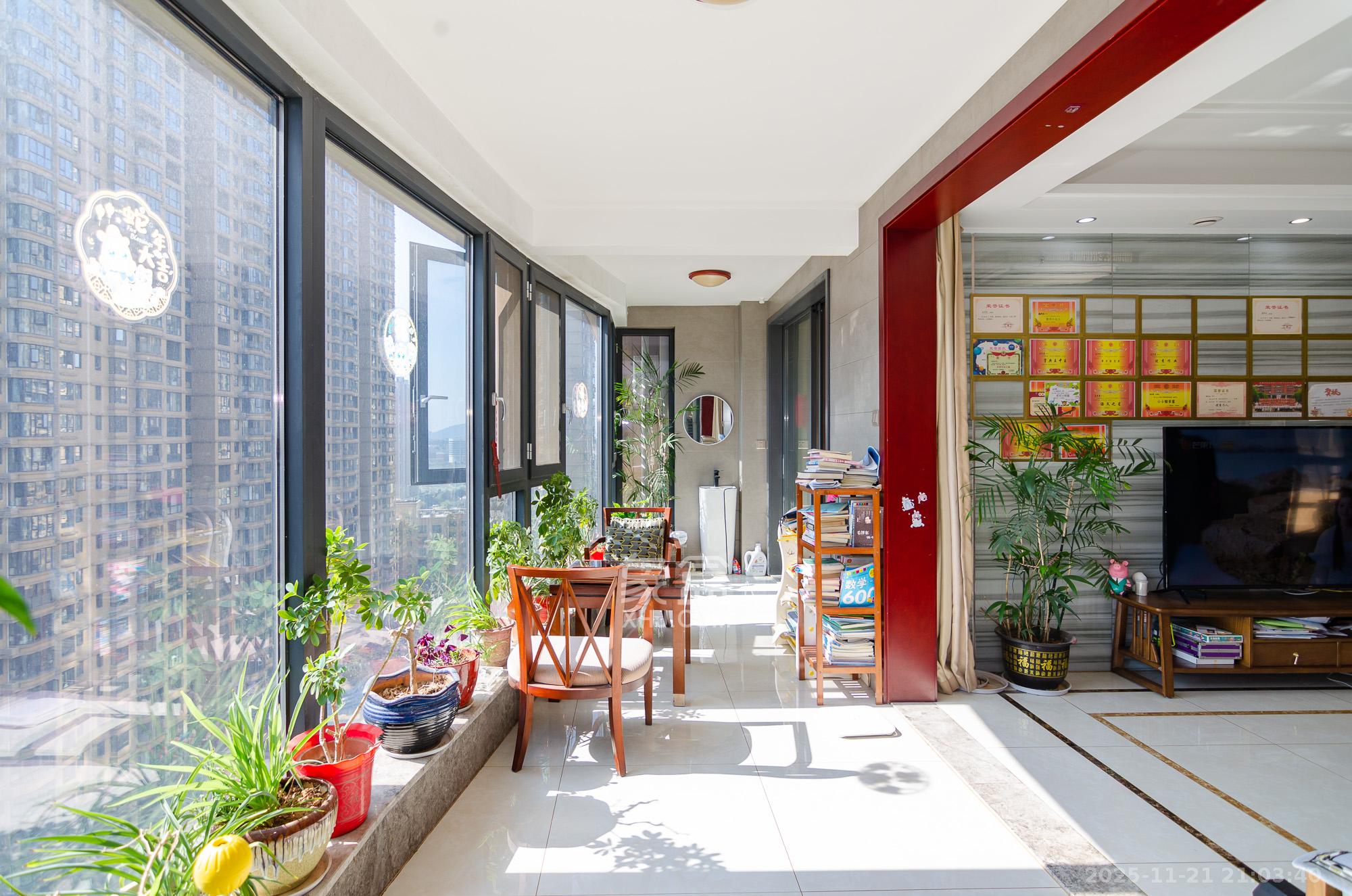 三润城(三润星城) 5室2厅2卫 153.8万 三润城(三润星城) 5室2厅2卫 153.8万阳台