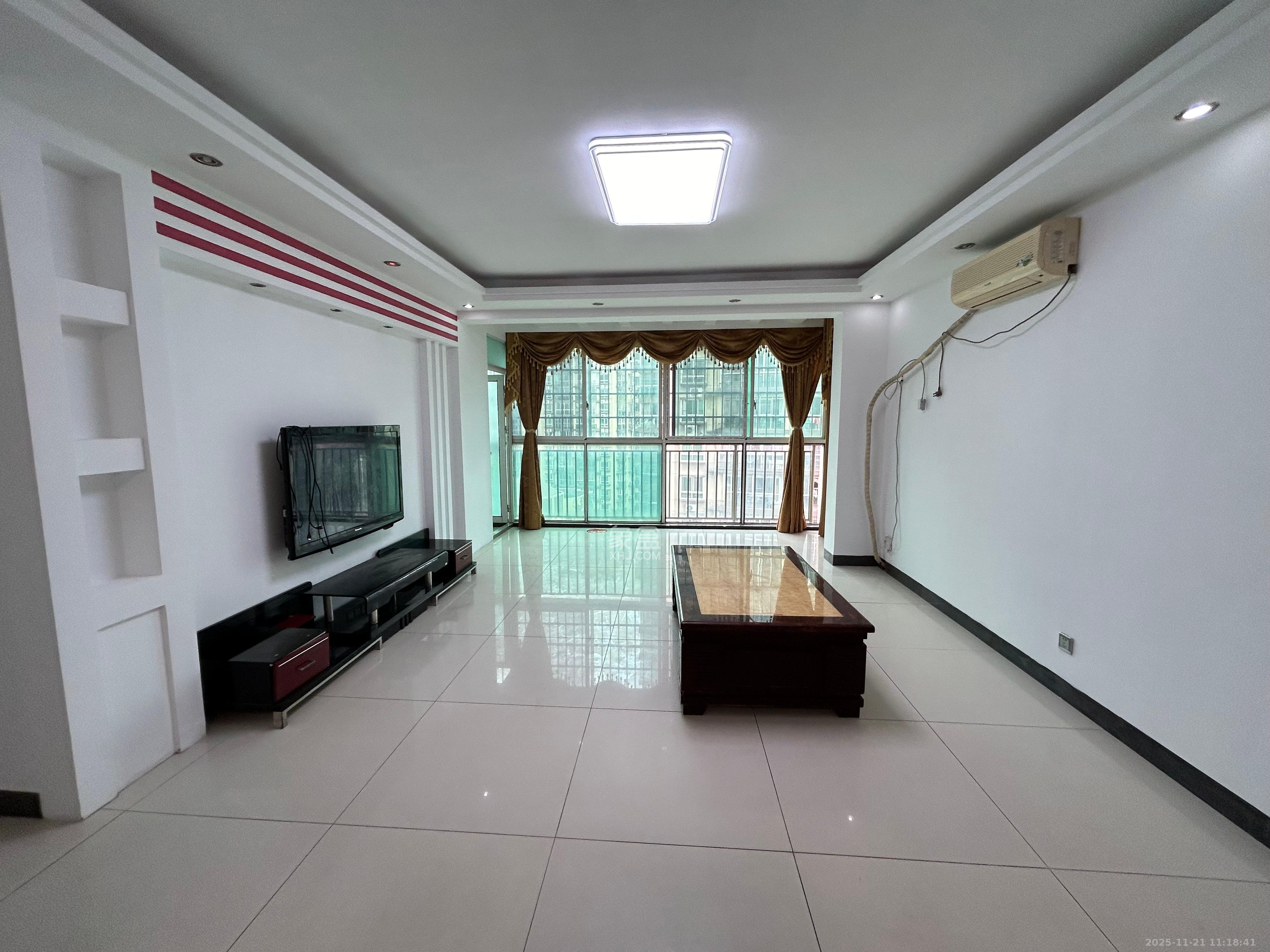 麓谷加州阳光 3室2厅2卫 2500.0元/月 麓谷加州阳光 3室2厅2卫 2500.0元/月室内图