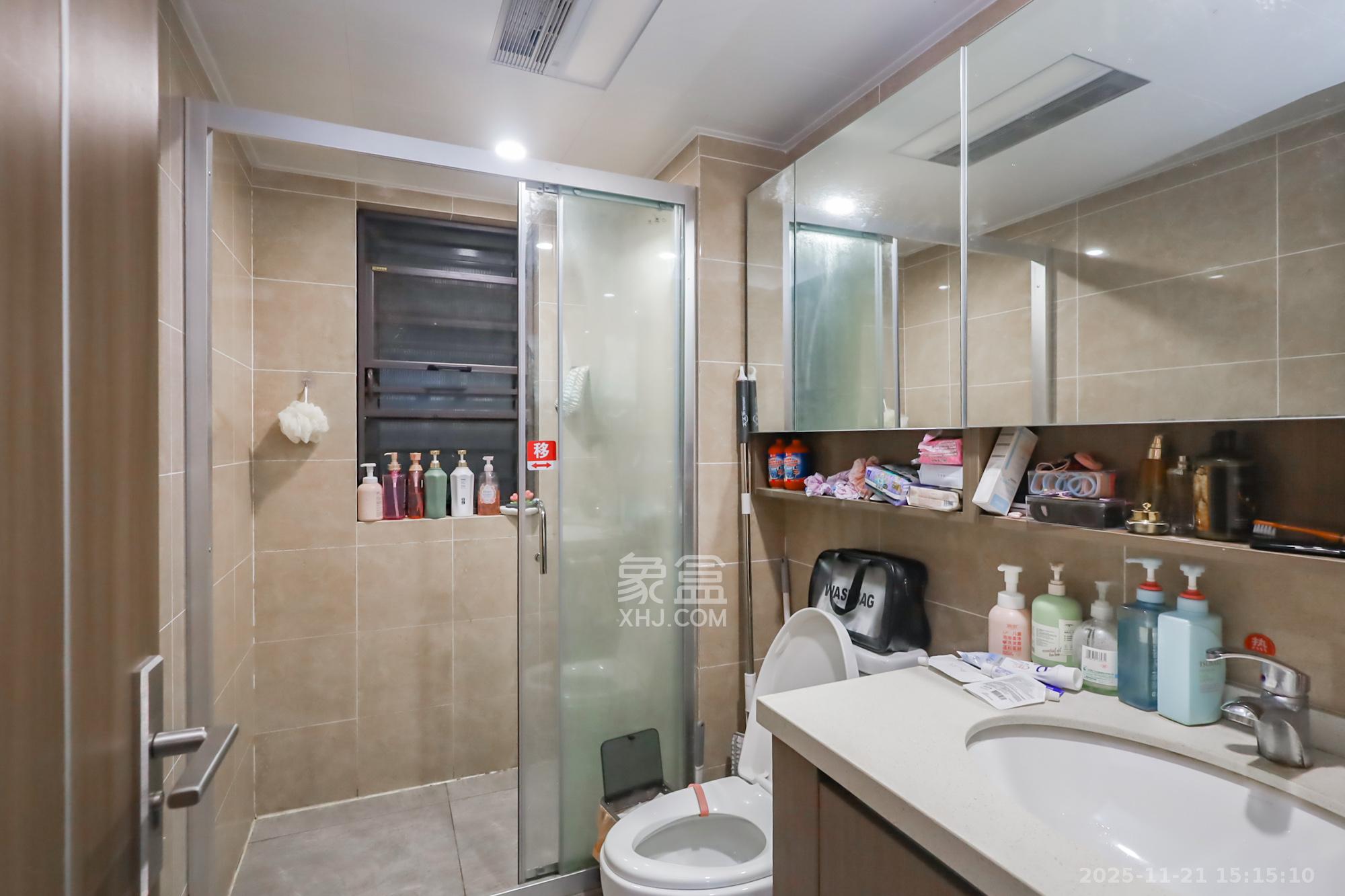 保利海德公园 3室1厅1卫 140.0万 保利海德公园 3室1厅1卫 140.0万卫生间