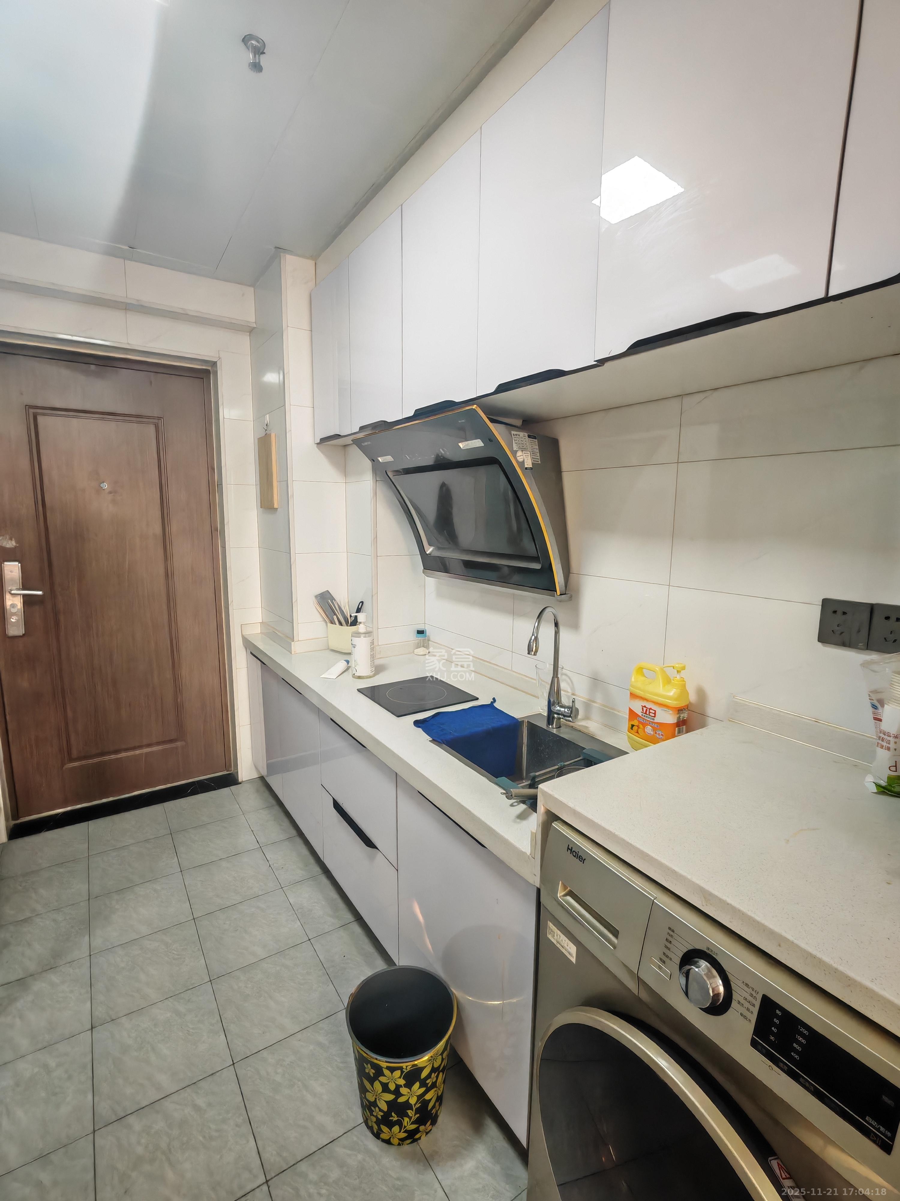 保利香槟国际 1室1厅1卫 1300.0元/月 保利香槟国际 1室1厅1卫 1300.0元/月室内图