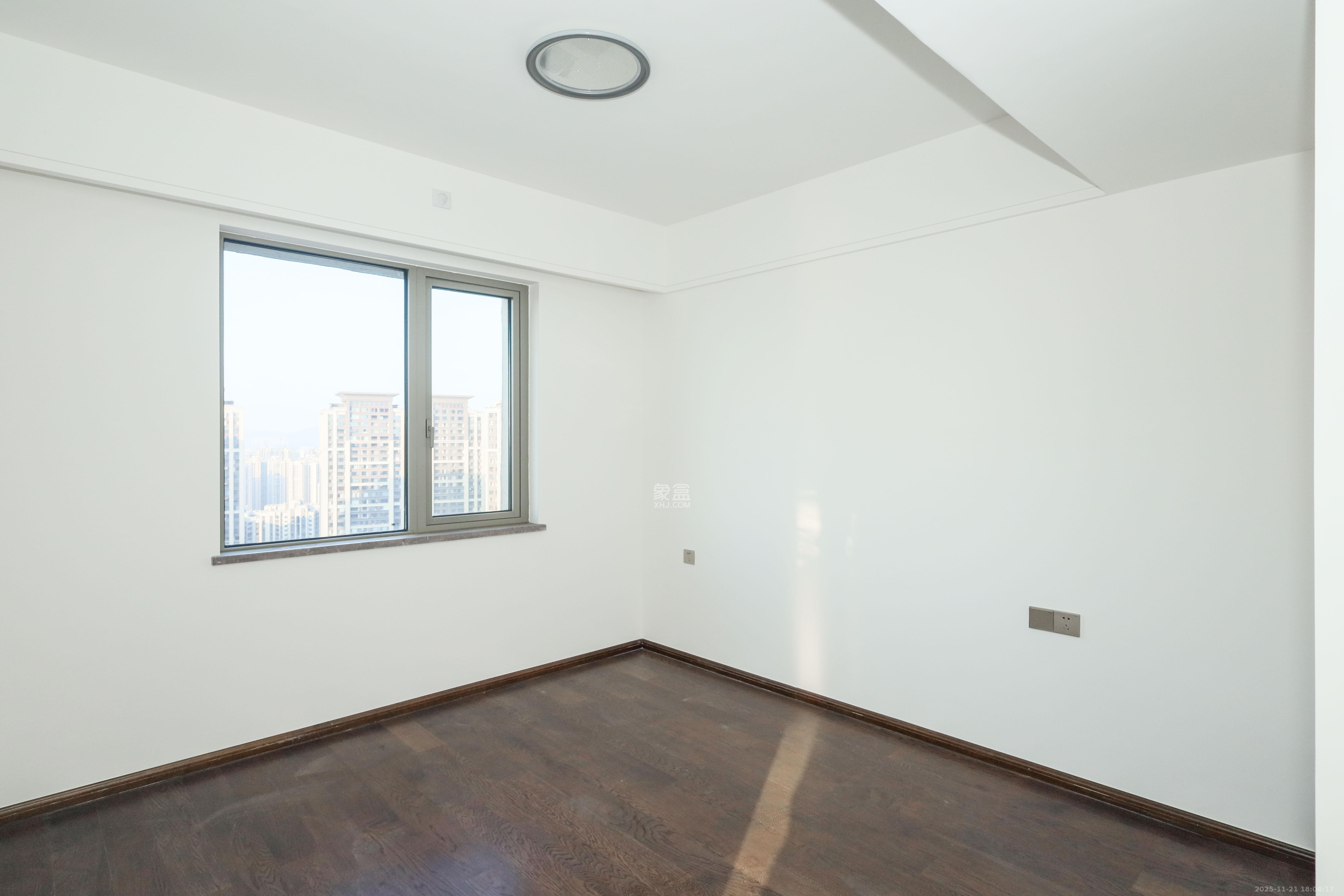 梅溪华府(新城金茂梦想华府) 4室2厅3卫 268.0万 梅溪华府(新城金茂梦想华府) 4室2厅3卫 268.0万卧室