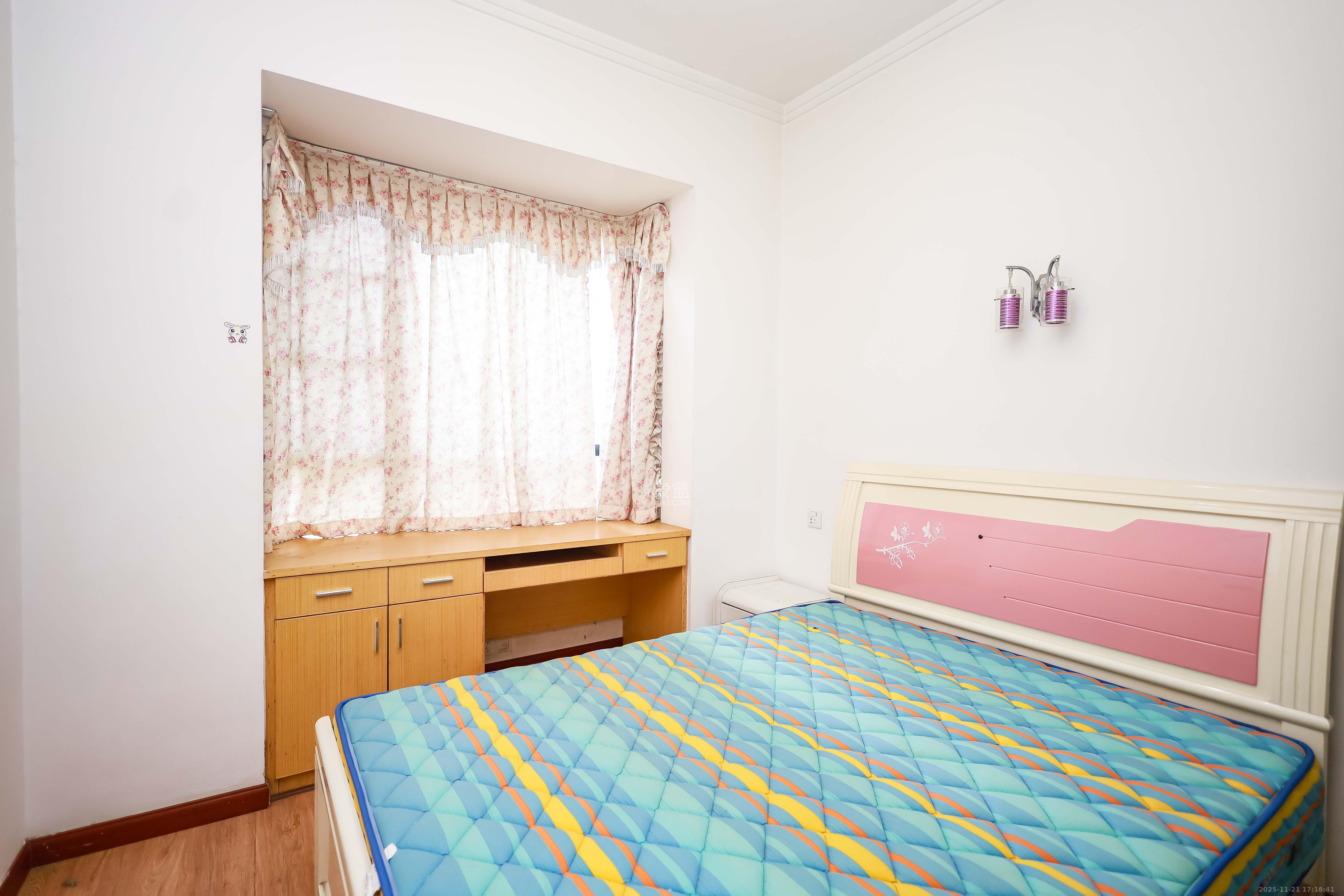 莱茵城 3室2厅2卫 108.0万 莱茵城 3室2厅2卫 108.0万卧室