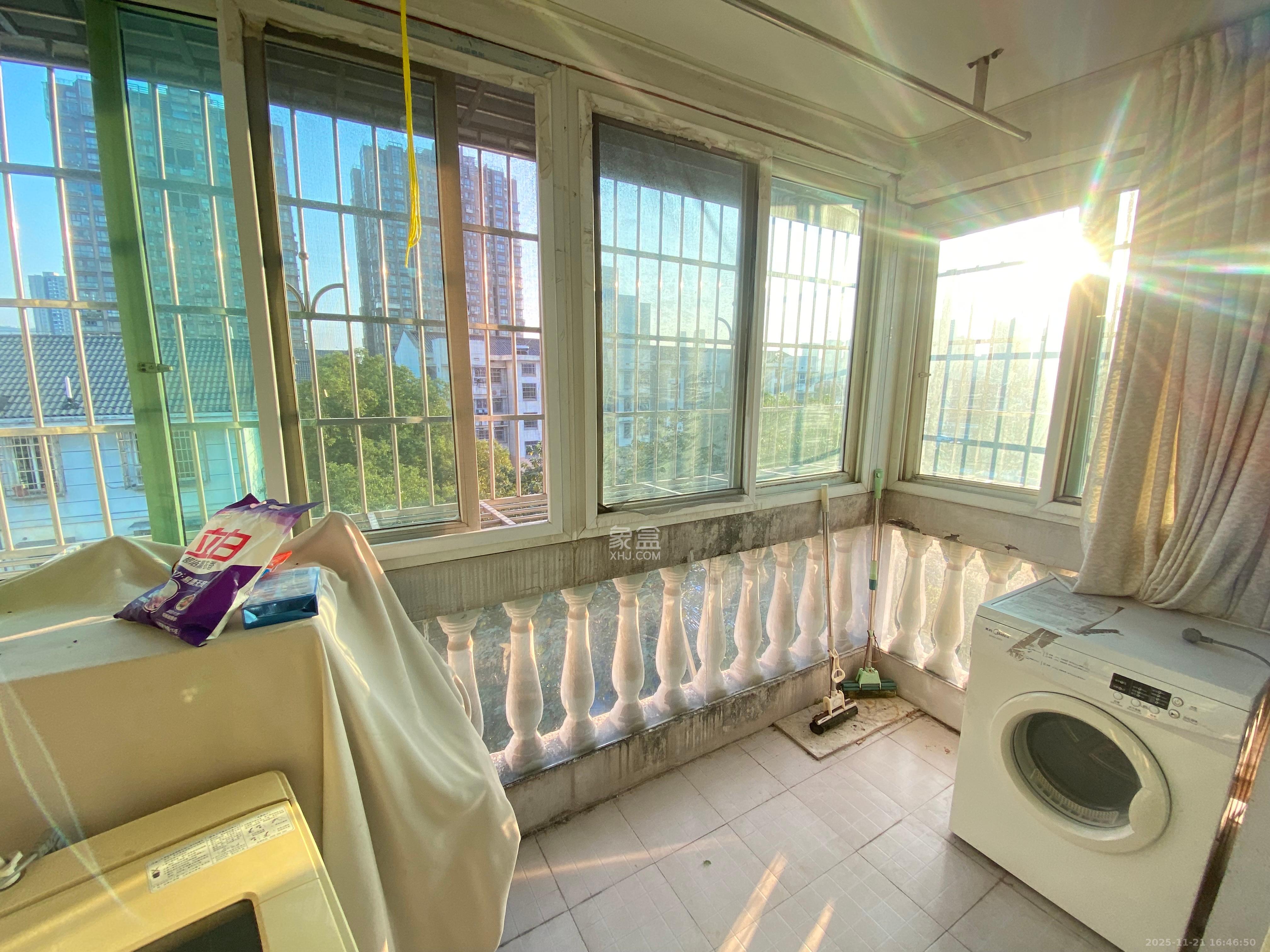 江南公寓 1室1厅1卫 1100.0元/月 江南公寓 1室1厅1卫 1100.0元/月室内图