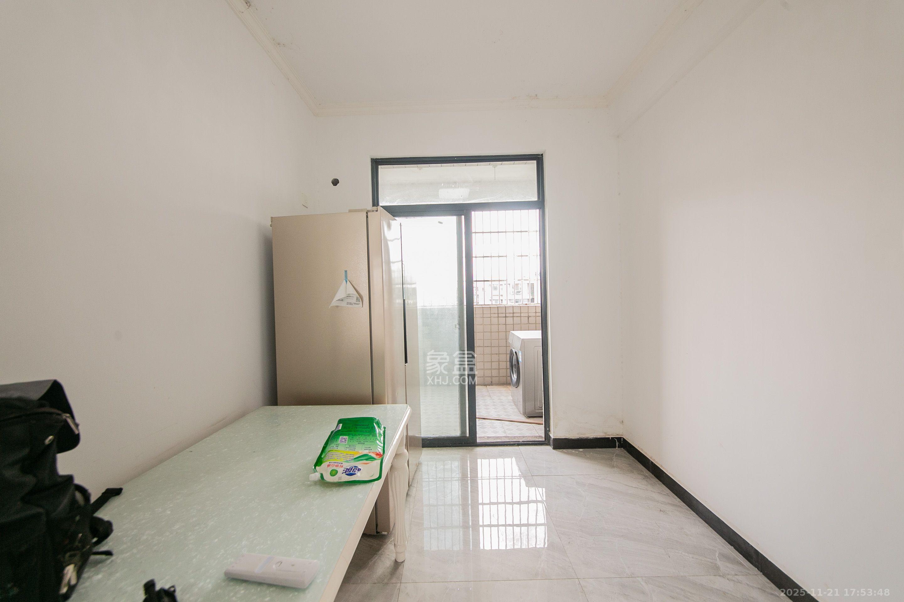 湘江世纪城融江苑  4室2厅2卫    2600.0元/月室内图