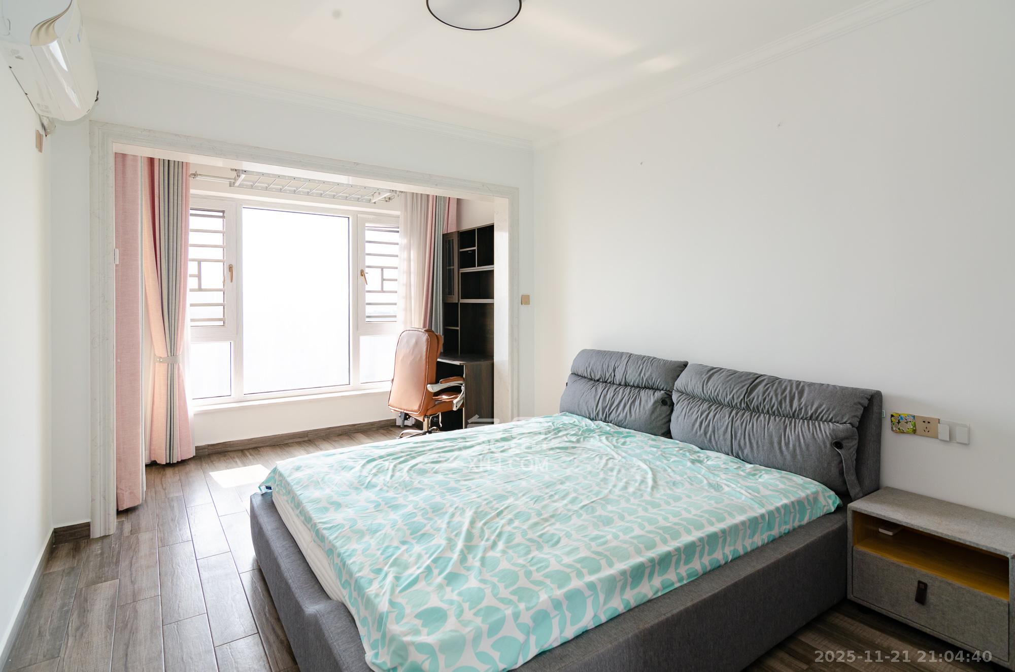 中粮鸿云  3室2厅2卫    81.8万卧室