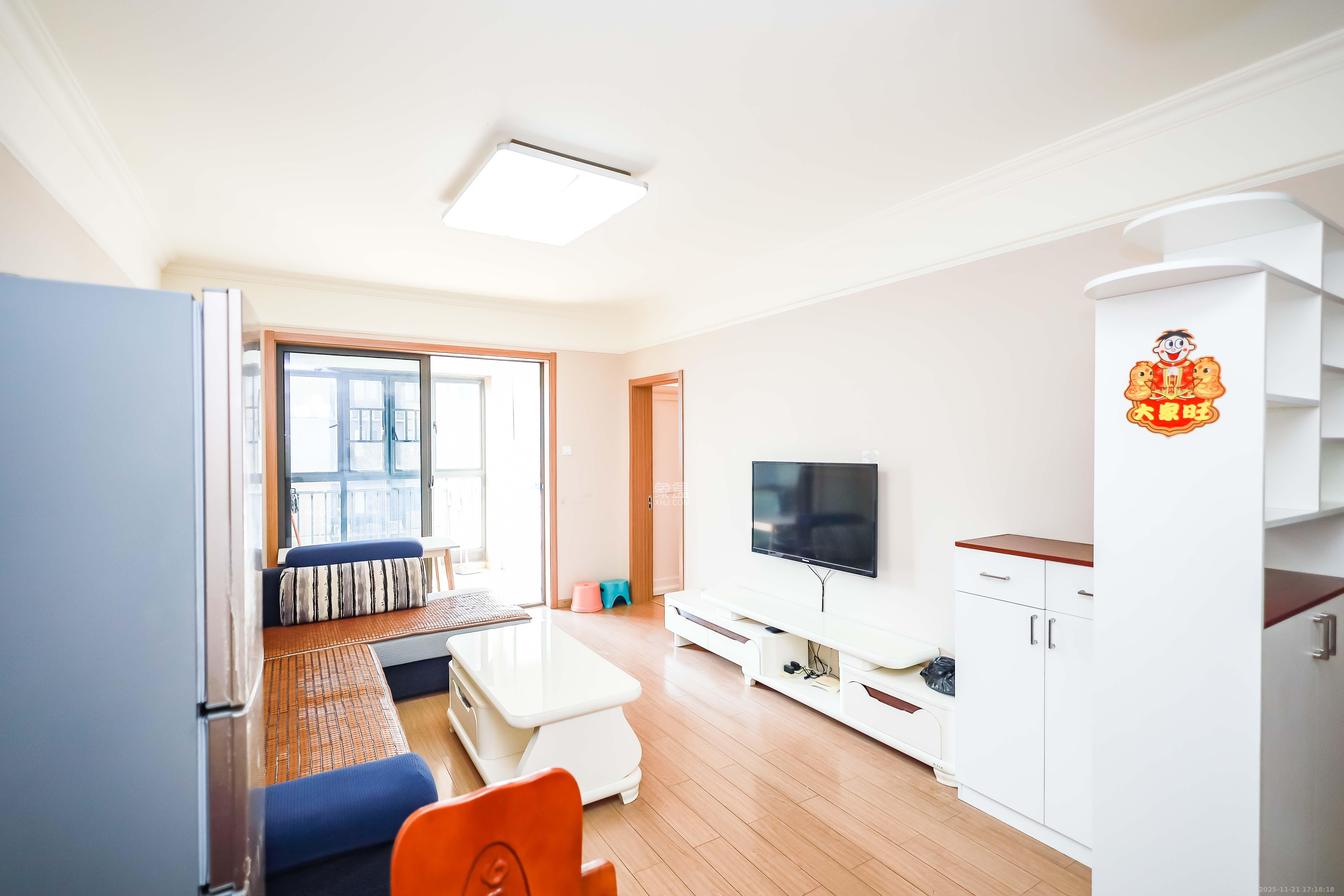 麓谷小镇  3室2厅1卫    52.0万客厅