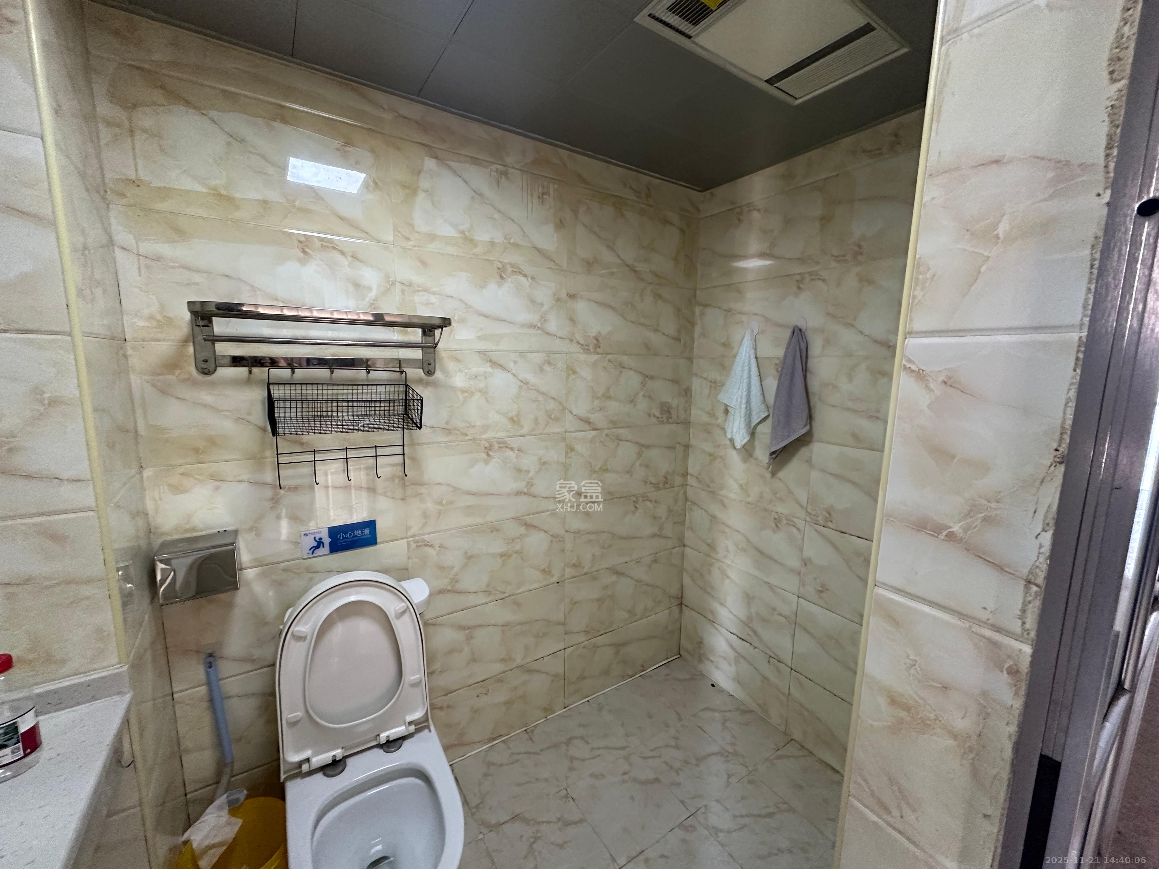 绿地中央广场 1室1厅1卫 1400.0元/月 绿地中央广场 1室1厅1卫 1400.0元/月室内图